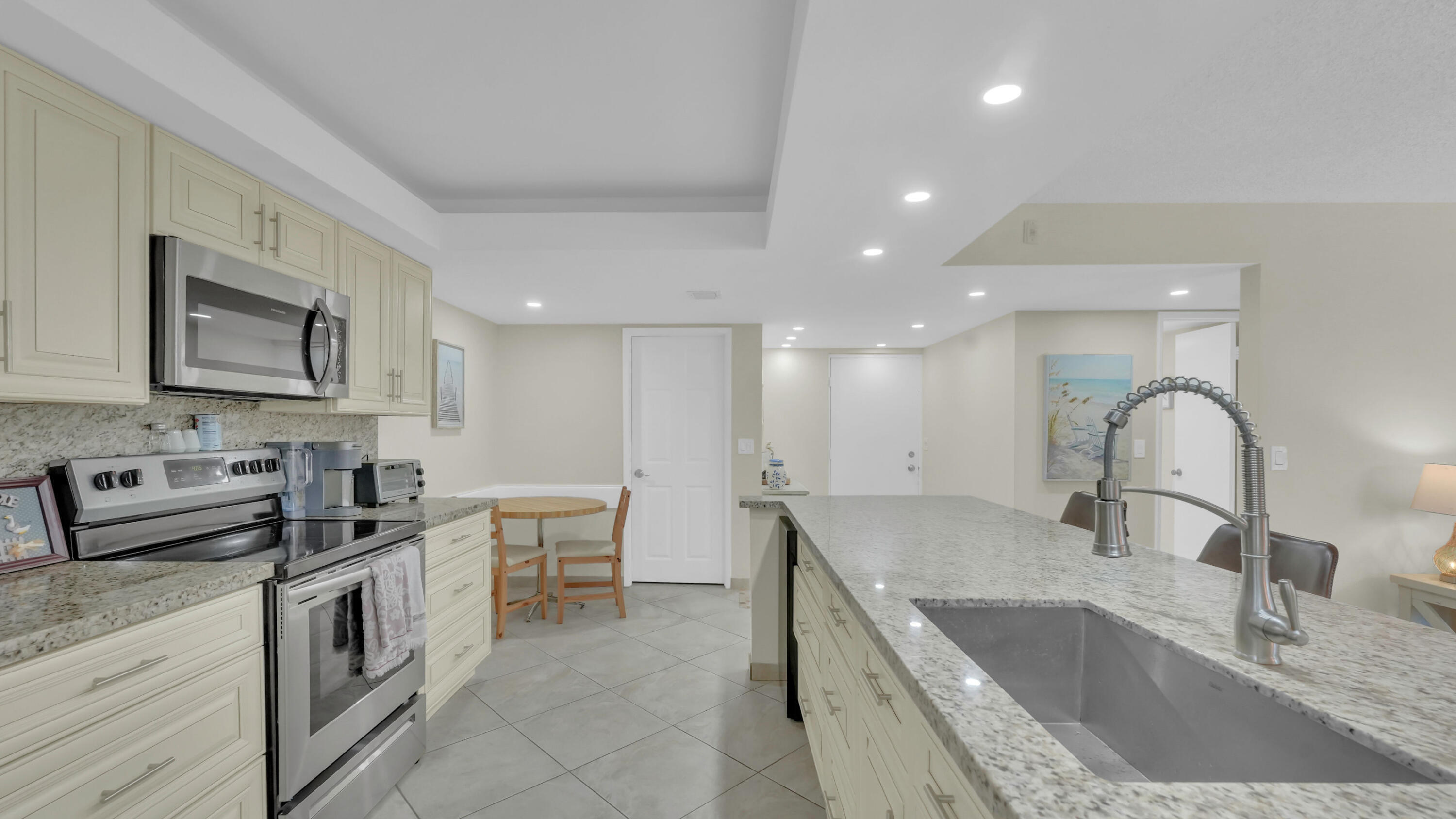 LAVERS DELRAY RACQUET CLUB CONDO - Residential Lease