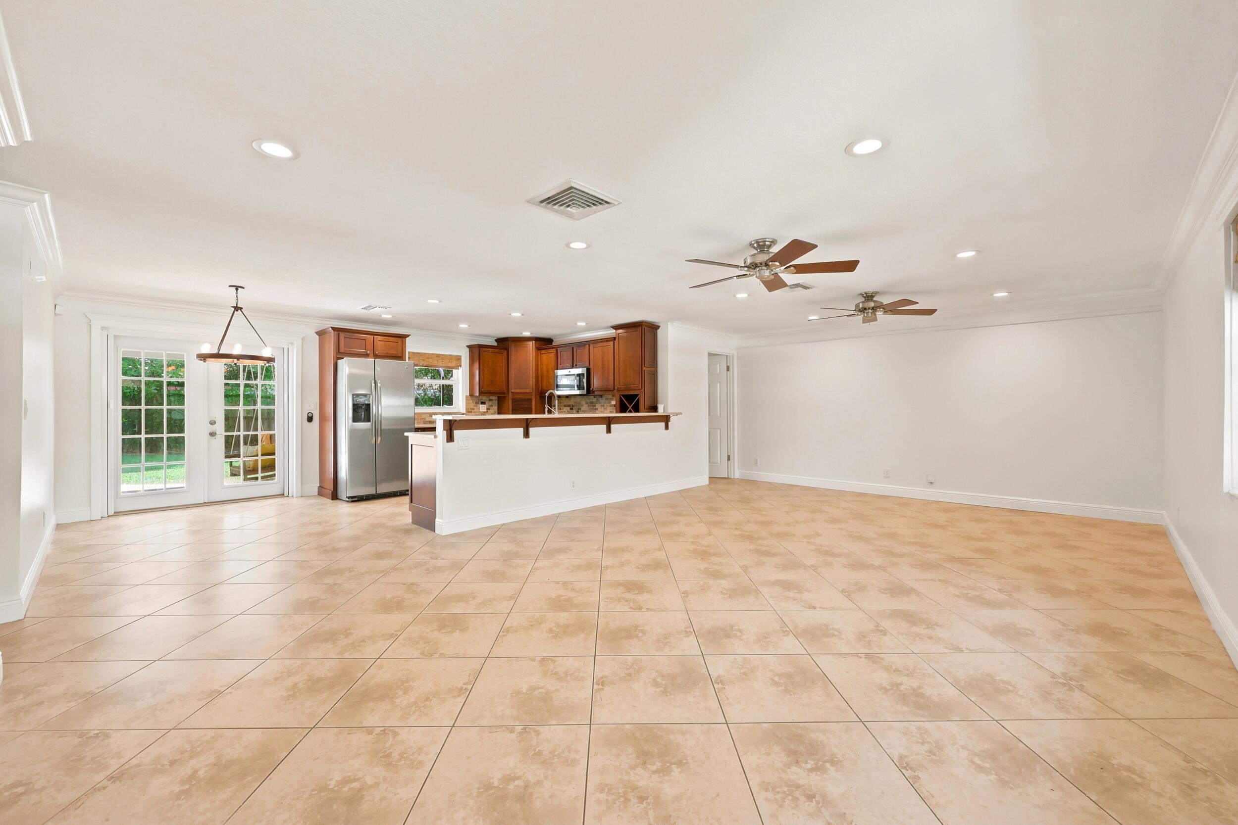 BOCA RATON SQUARE UNIT 4 - Residential
