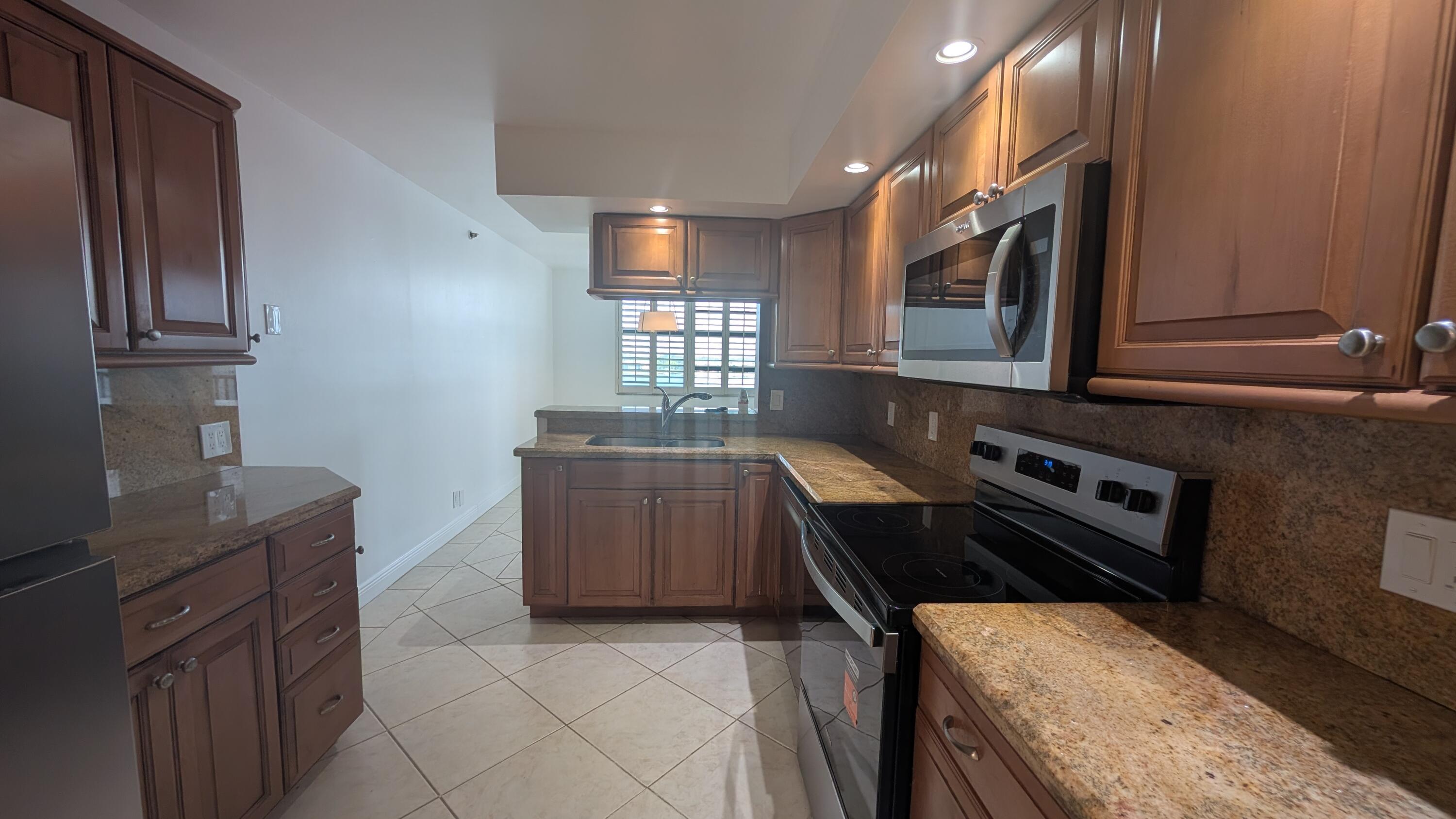 LAKE EMERALD CONDOMINIUM NO - Residential