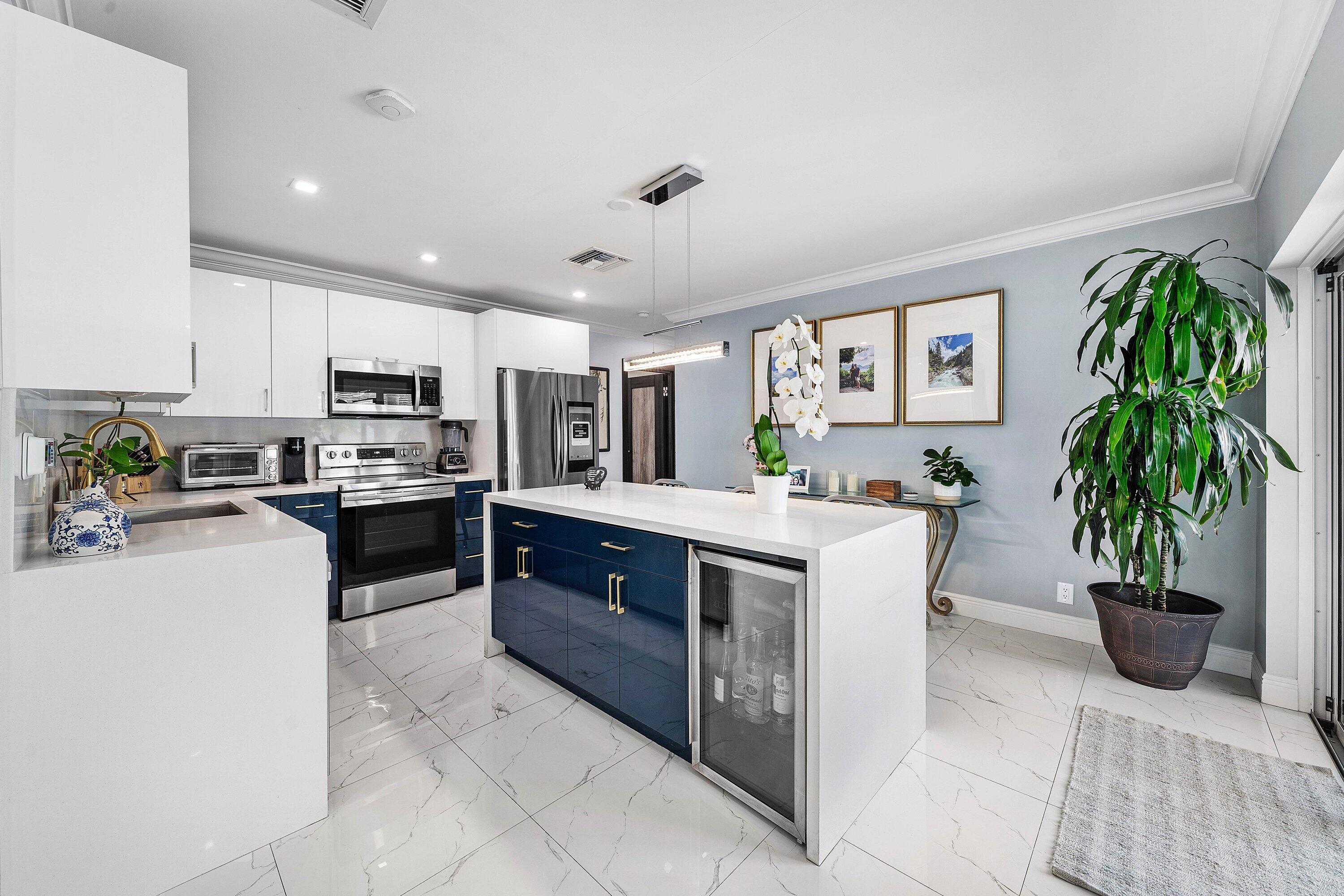 LAKE FLORESTA PARK - Residential