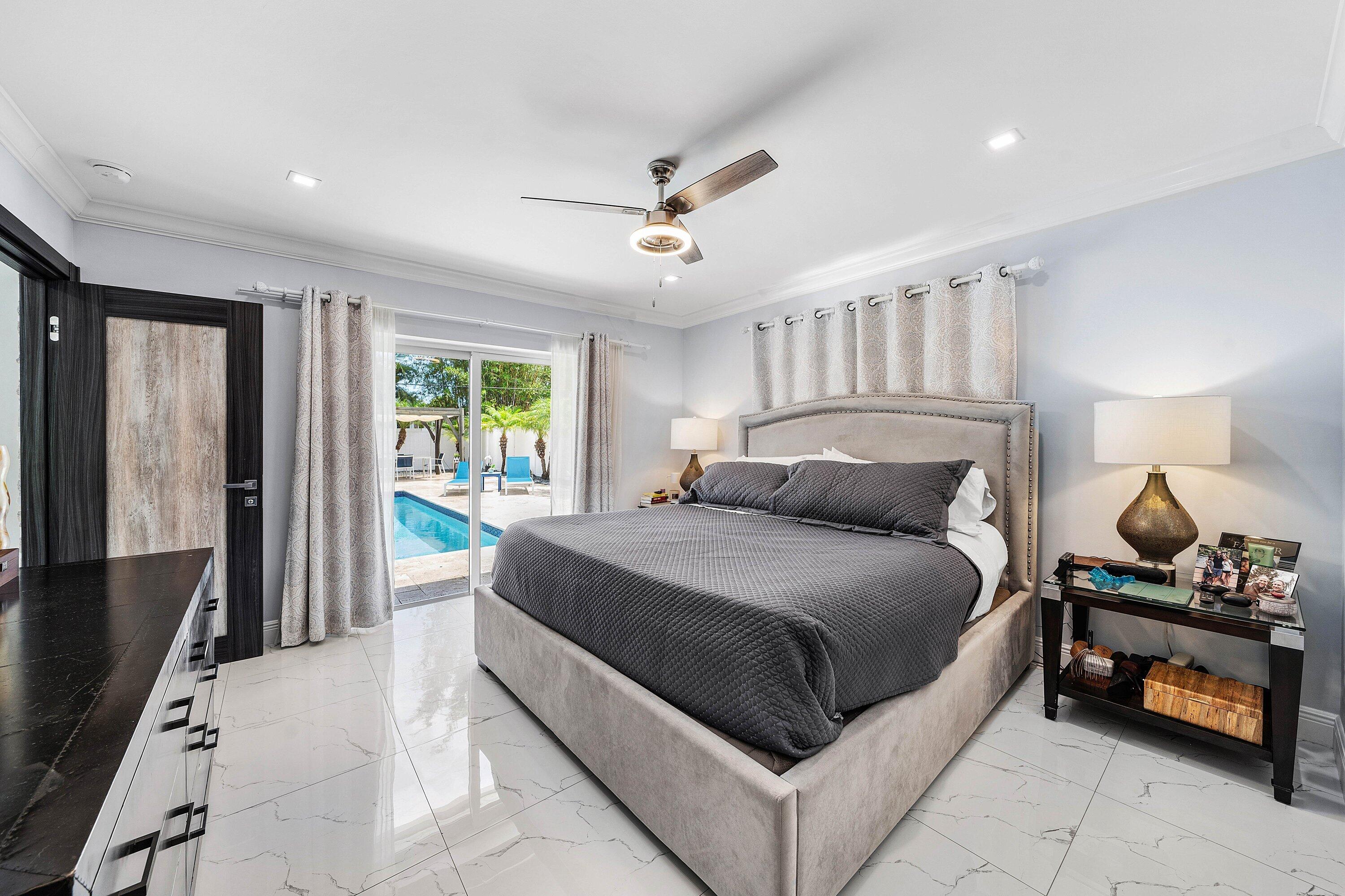 LAKE FLORESTA PARK - Residential