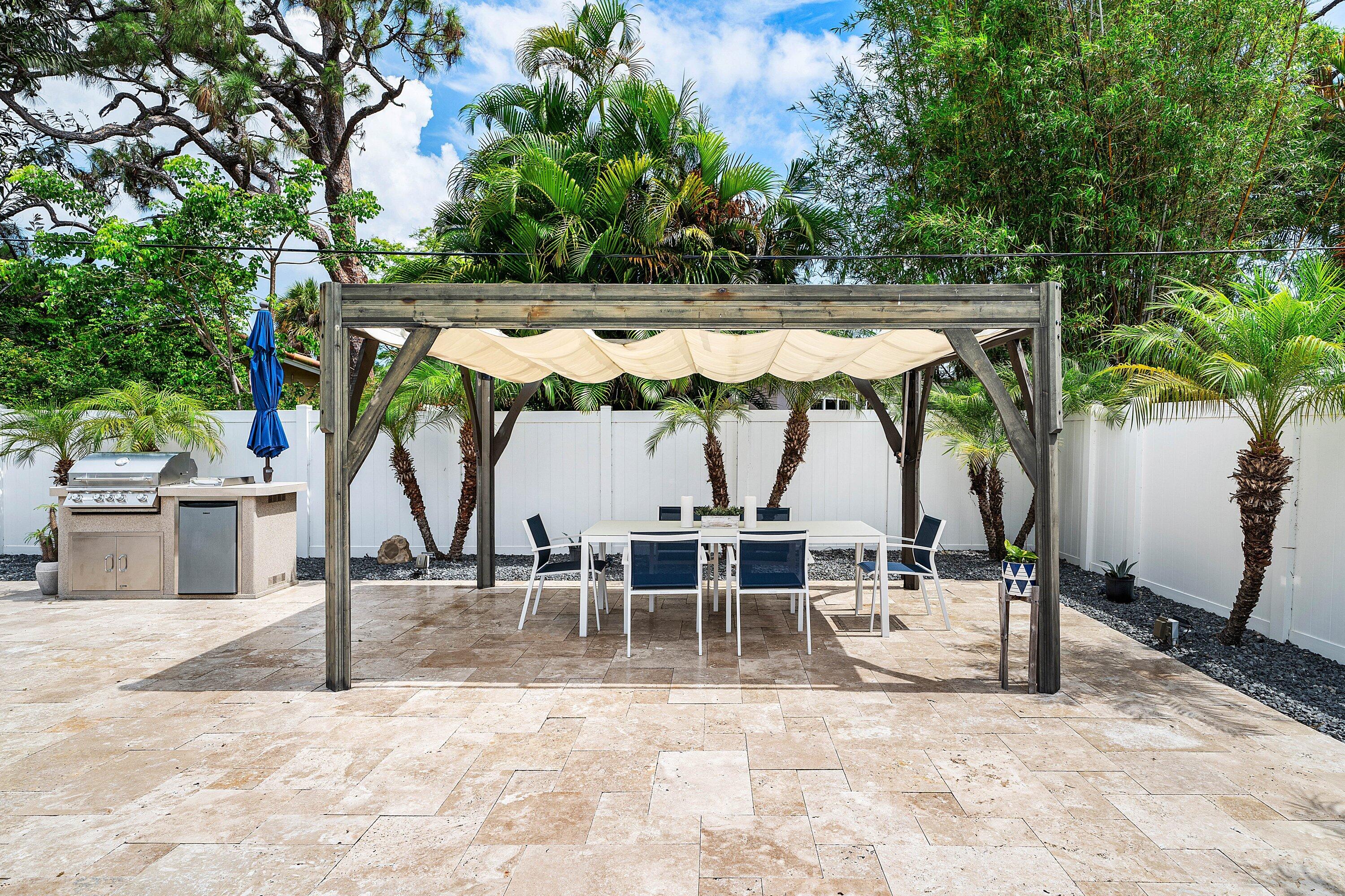 LAKE FLORESTA PARK - Residential