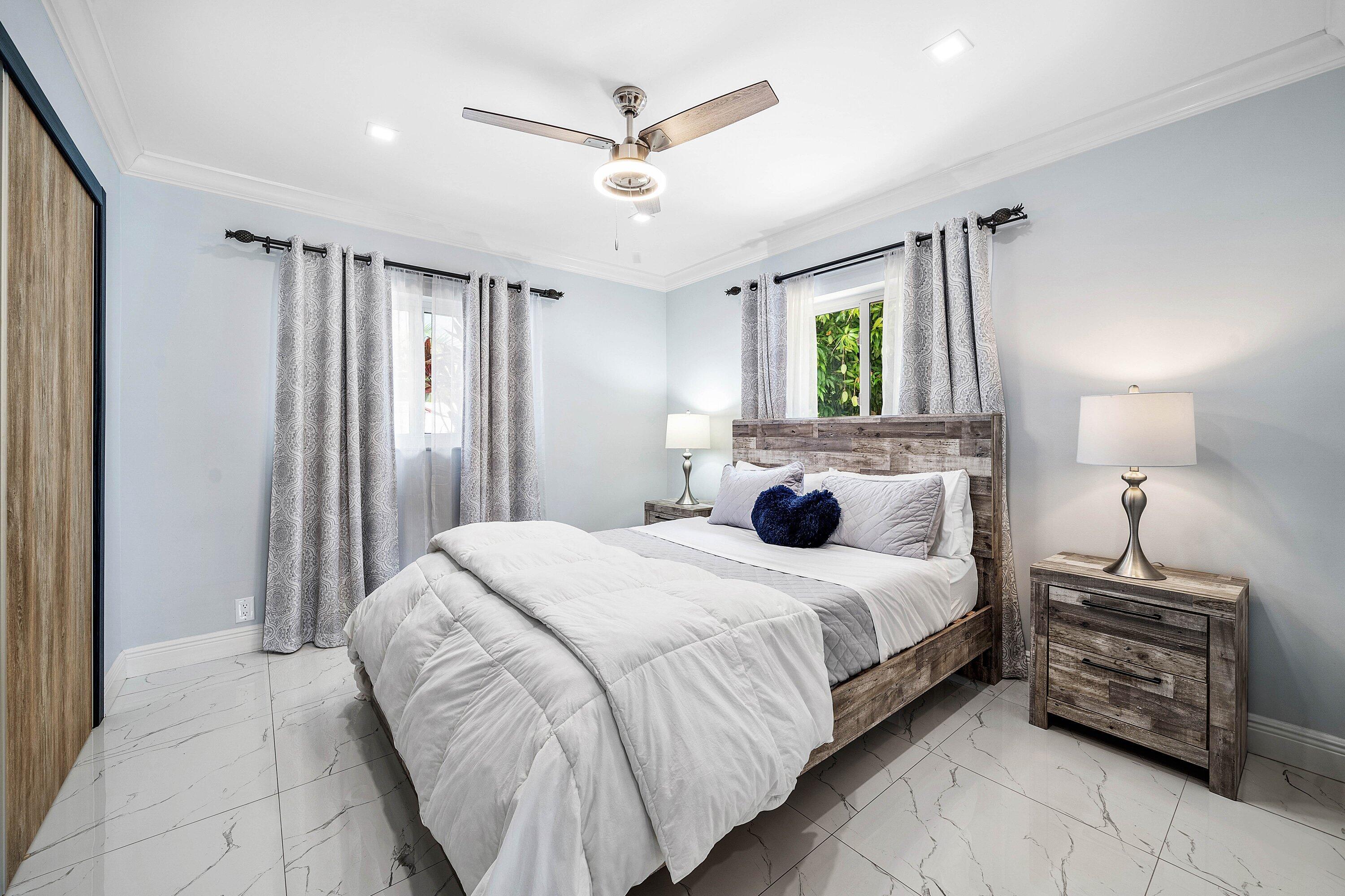 LAKE FLORESTA PARK - Residential