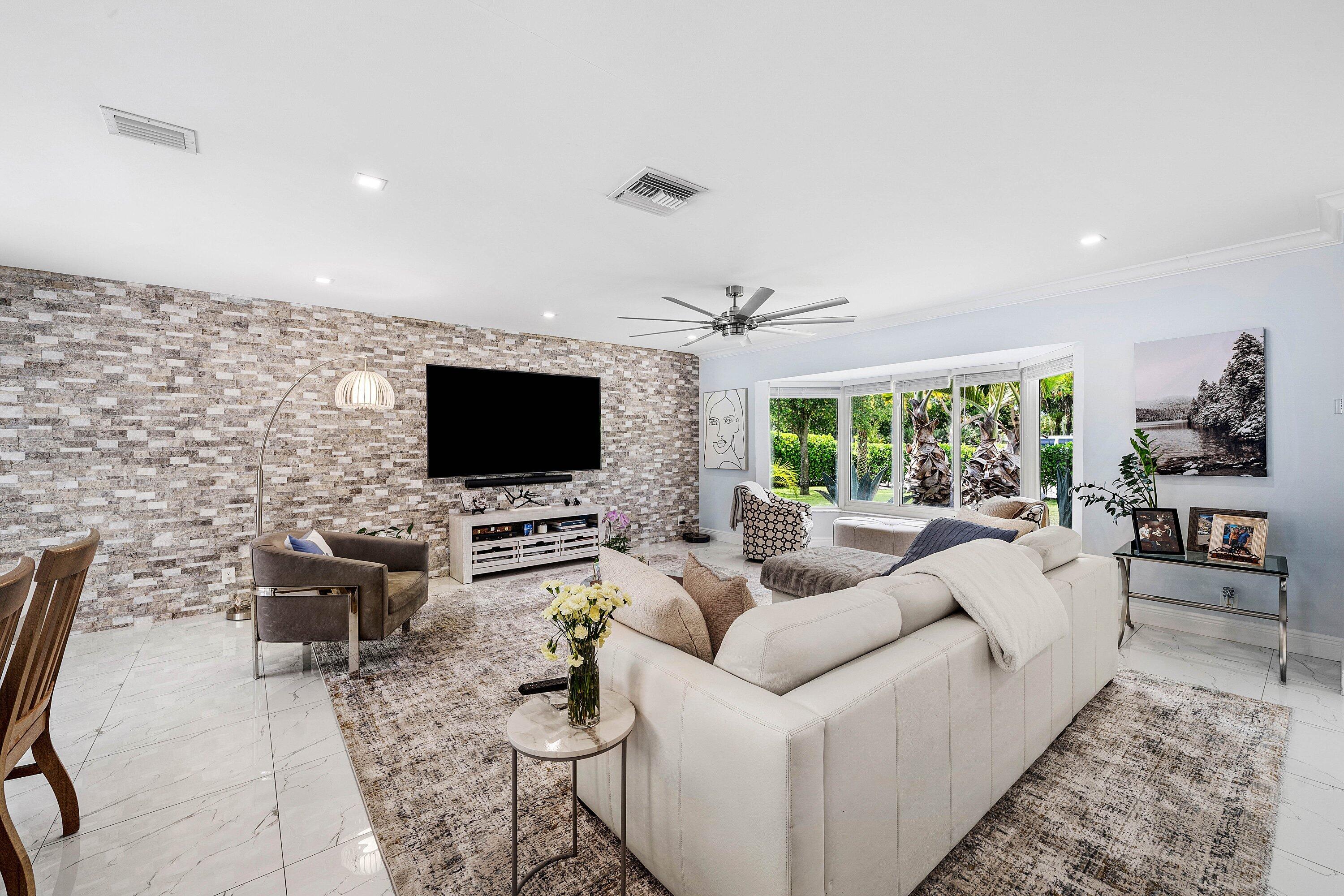 LAKE FLORESTA PARK - Residential
