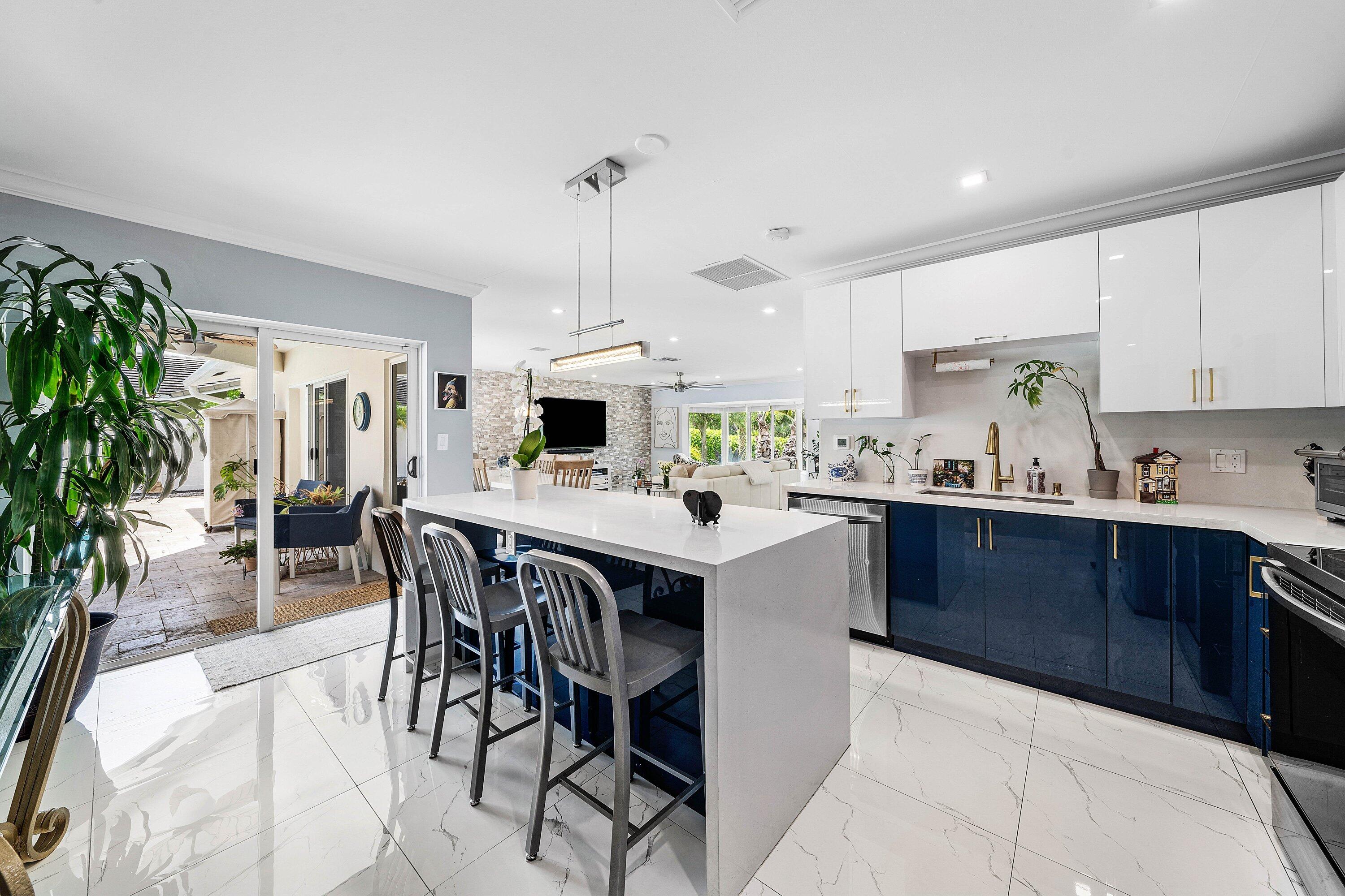 LAKE FLORESTA PARK - Residential