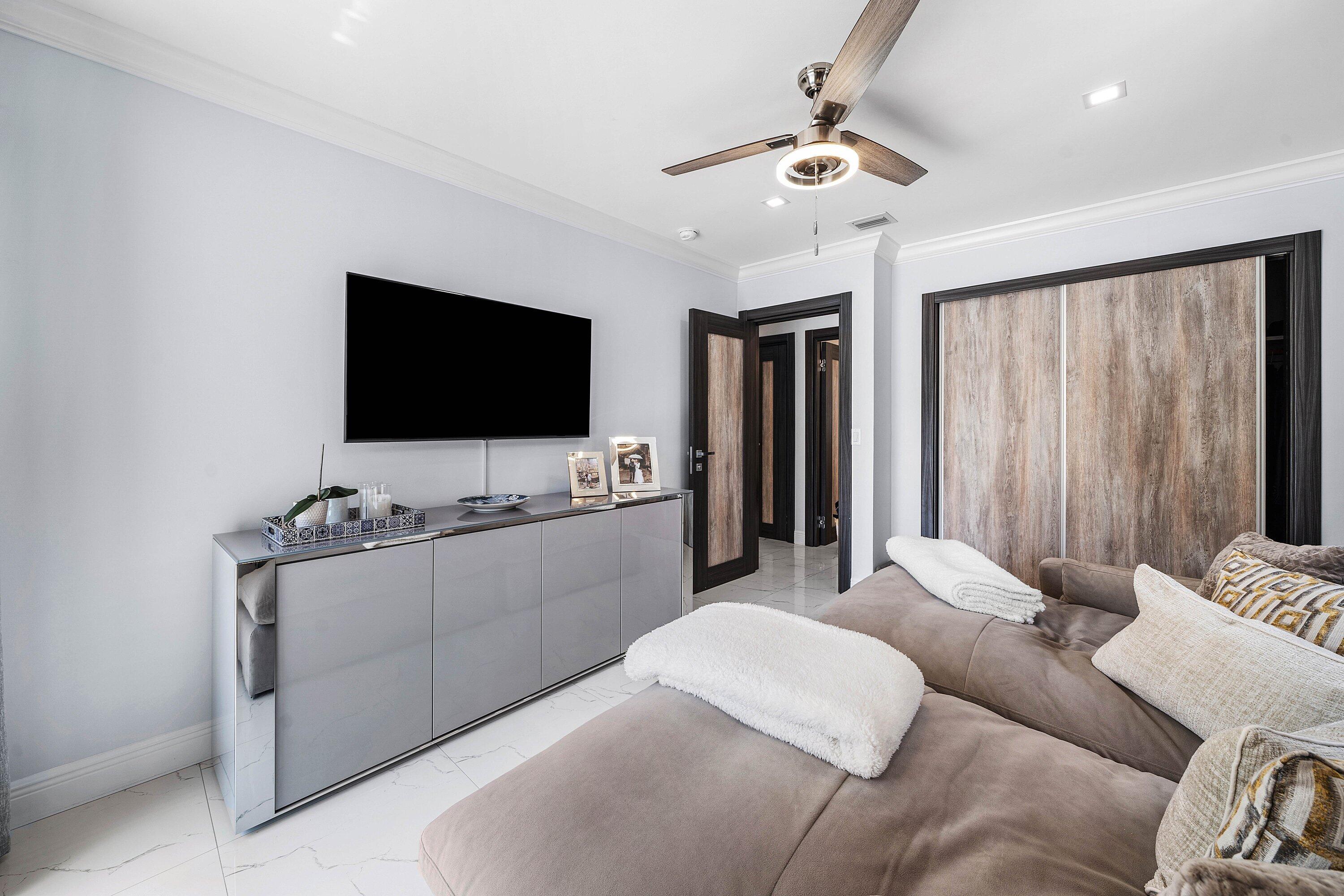 LAKE FLORESTA PARK - Residential