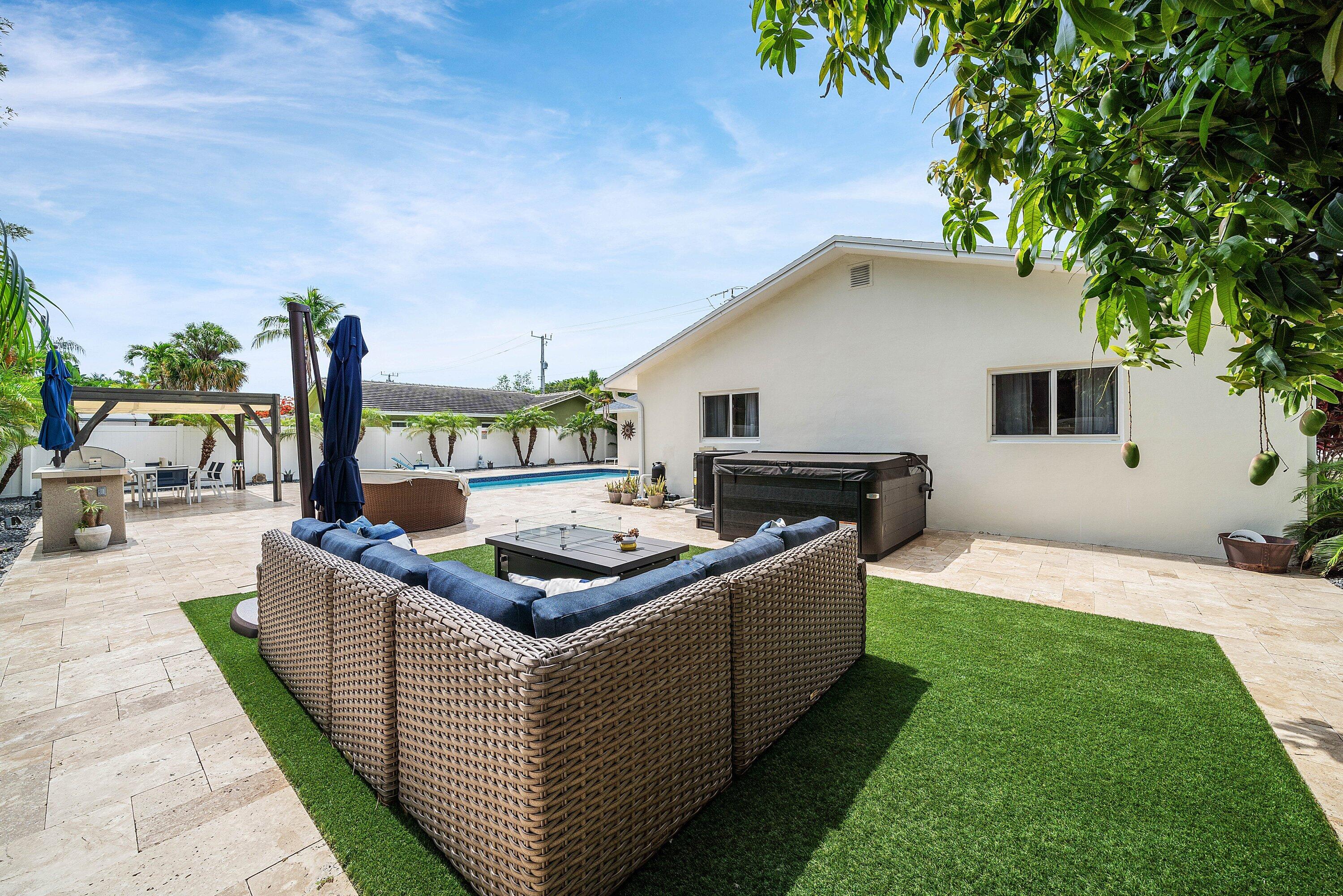 LAKE FLORESTA PARK - Residential