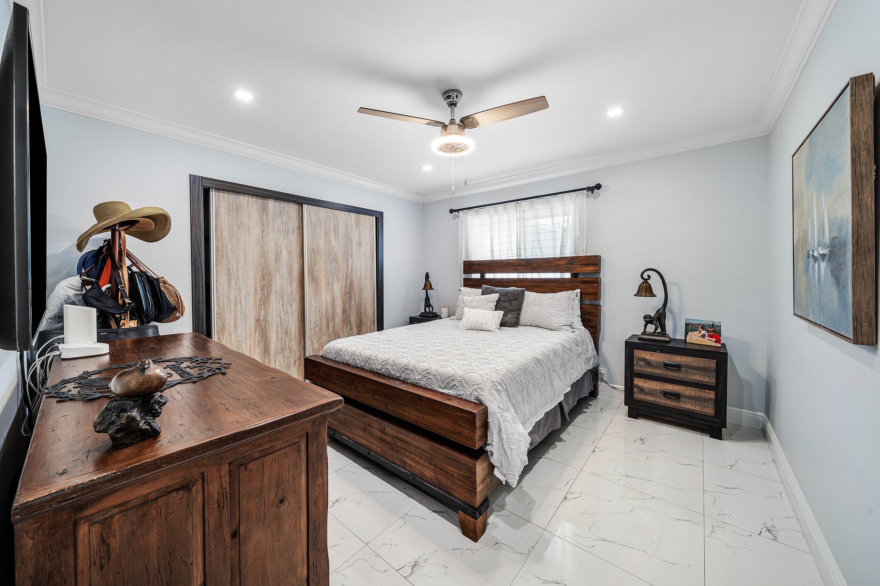 LAKE FLORESTA PARK - Residential
