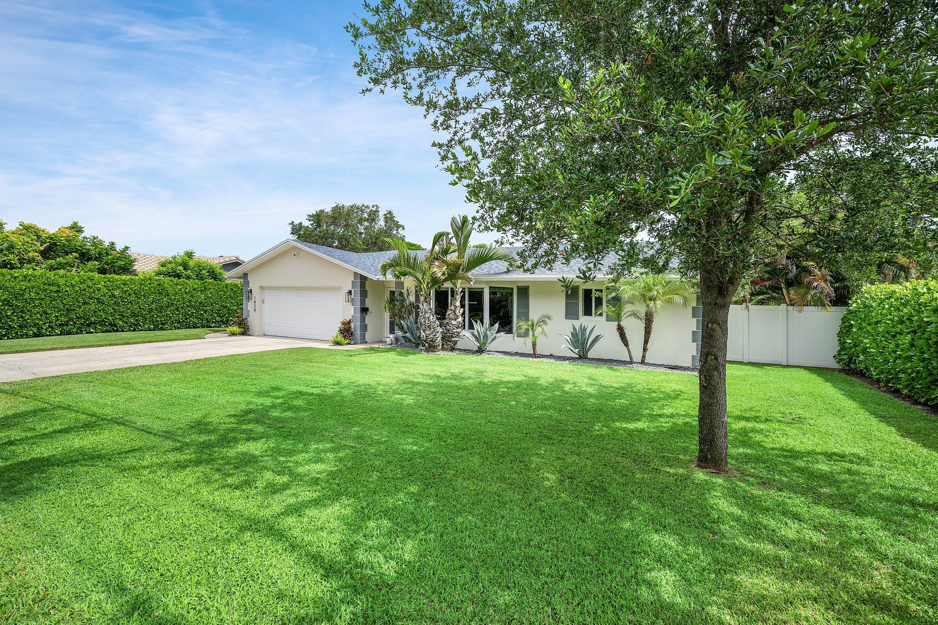 LAKE FLORESTA PARK - Residential