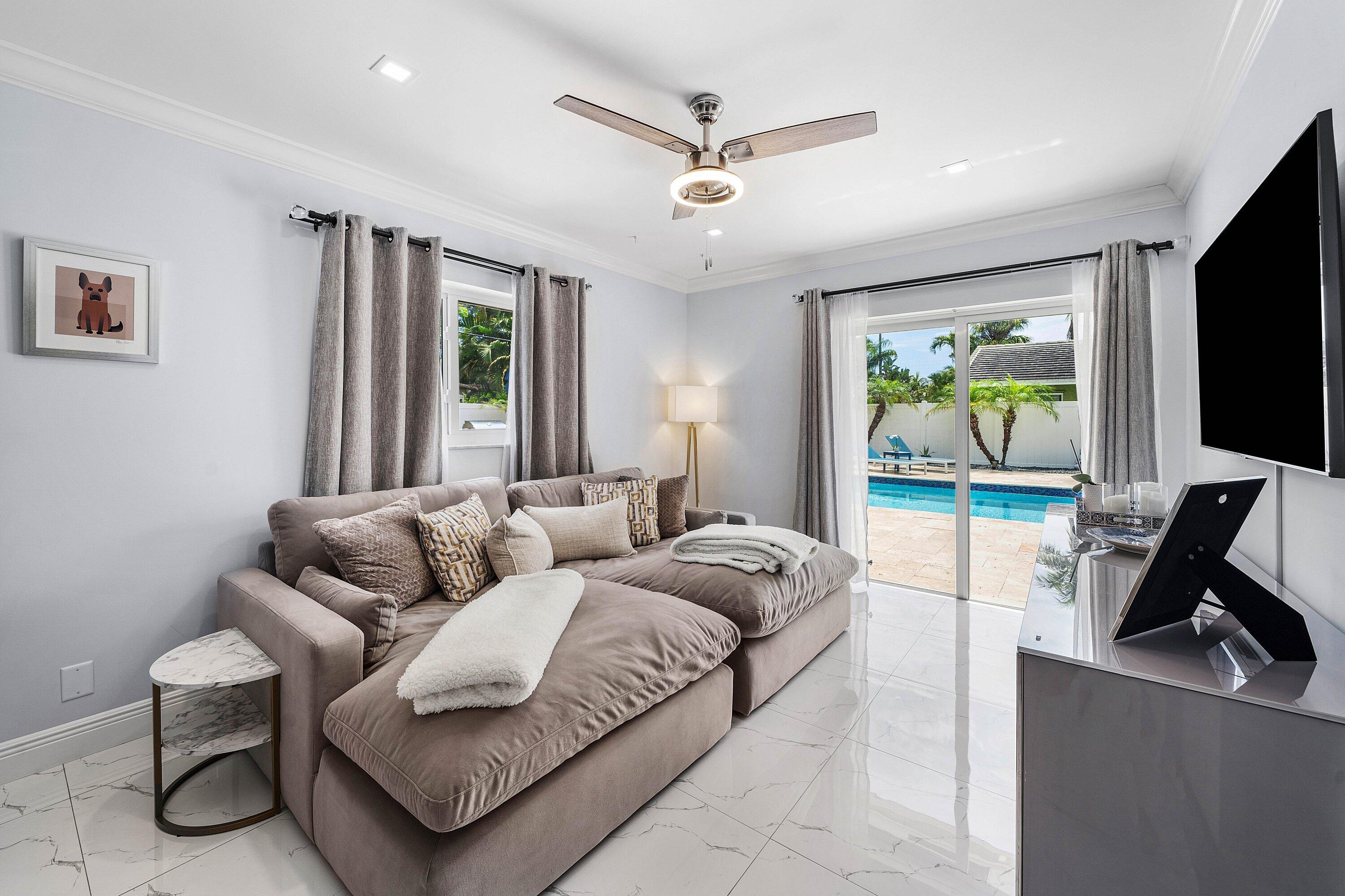 LAKE FLORESTA PARK - Residential