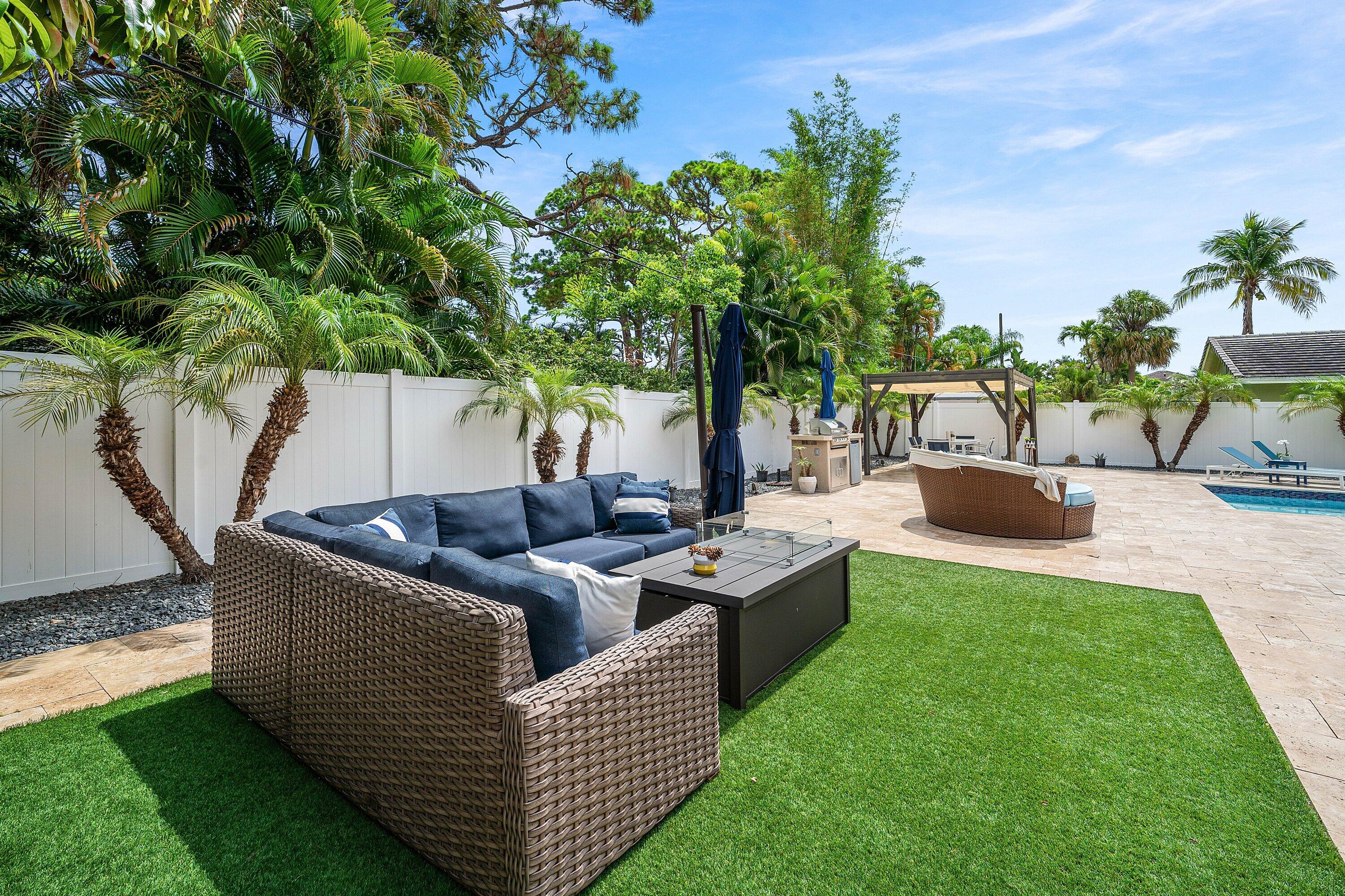 LAKE FLORESTA PARK - Residential