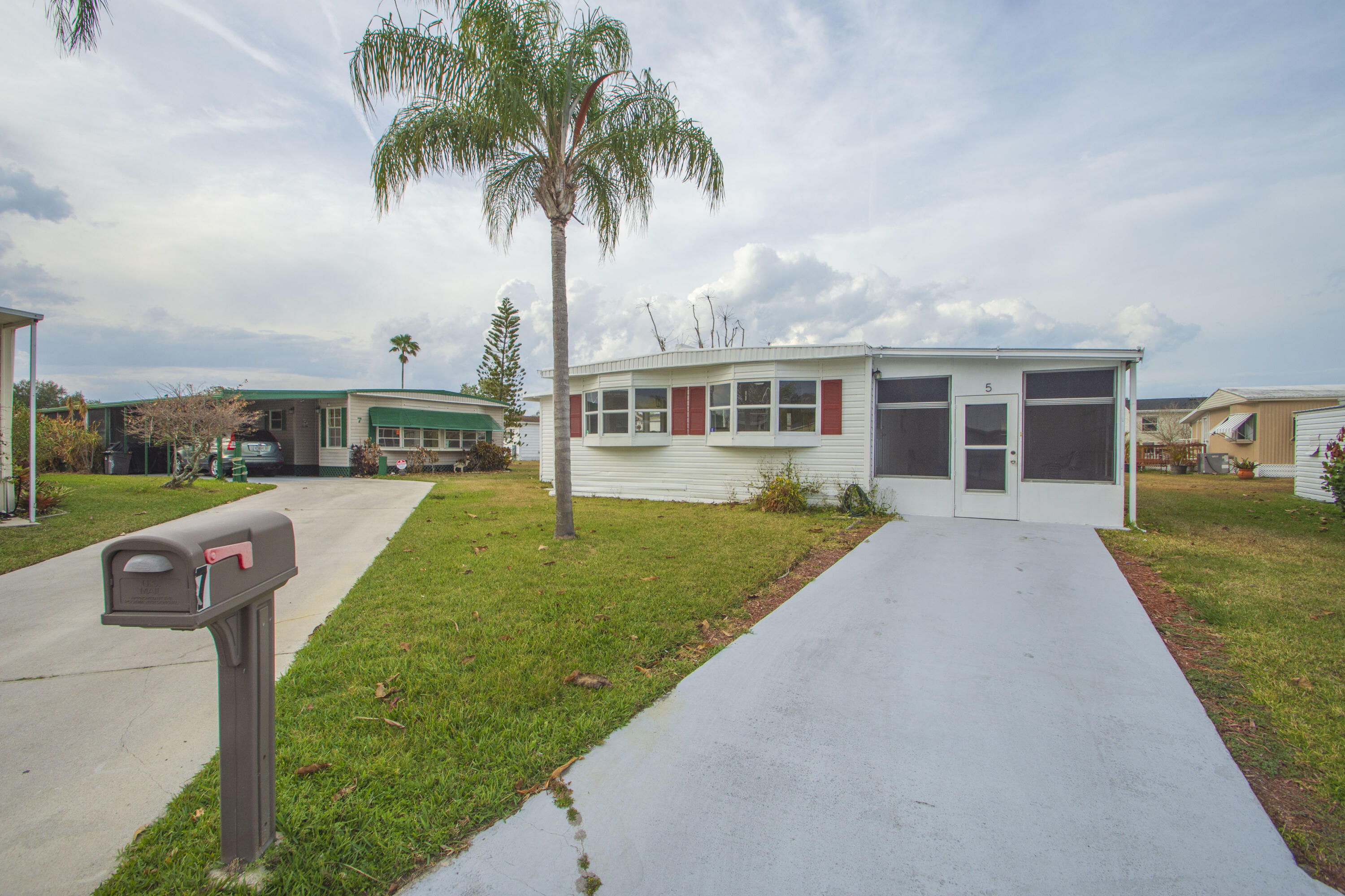 Spanish Lakes Riverfront - Residential