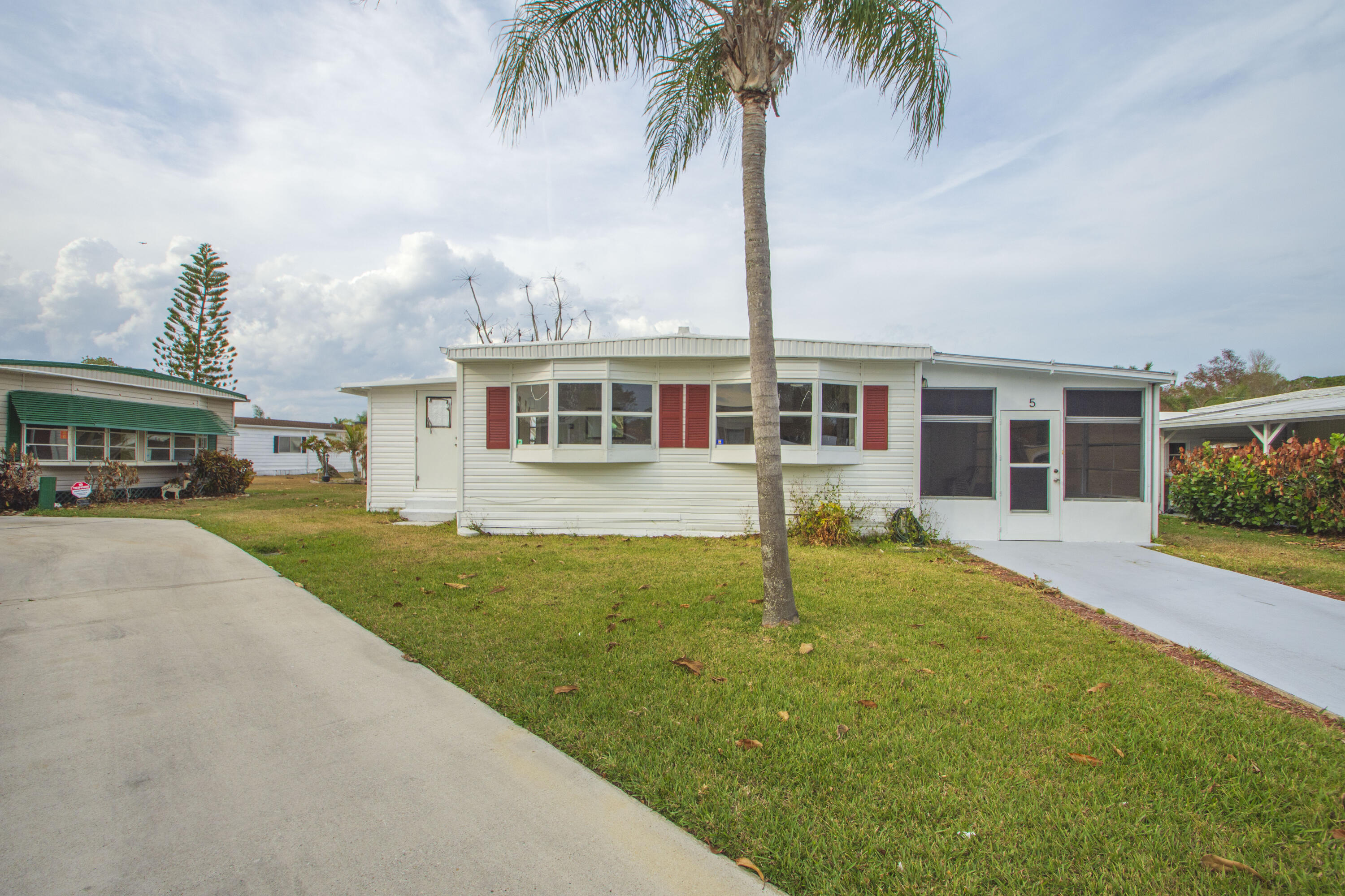 Spanish Lakes Riverfront - Residential