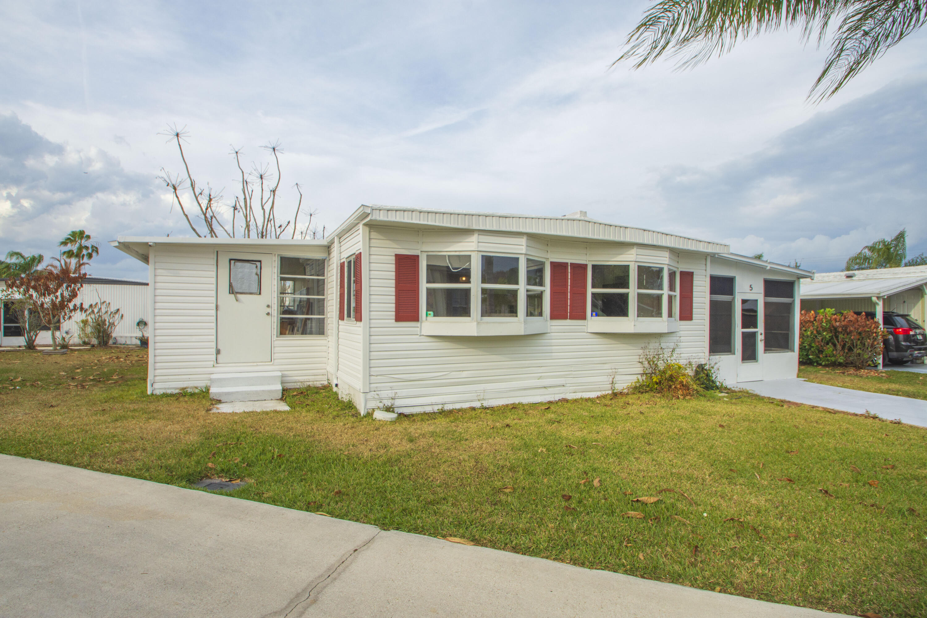 Spanish Lakes Riverfront - Residential