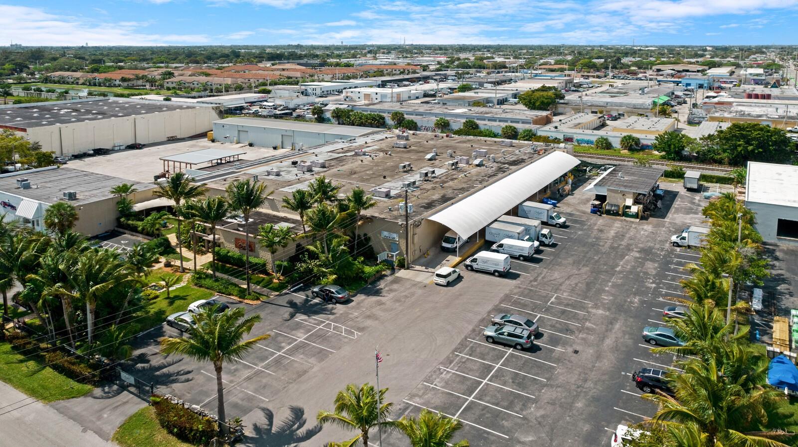 Rare opportunity to acquire a fully leased, 100% NNN commissary kitchen and entertainment venue offering an 8% cap rate. Commissary kitchens are in high demand and hard to replicate due to high buildout costs and zoning hurdles—especially in urban areas. Located just east of I-95, the property services Downtown Fort Lauderdale, Oakland Park, and Wilton Manors within a 15–20 minute drive.The property is occupied by two experienced tenants, providing stable income and credit strength. With one lease nearing expiration, there’s potential for owner occupancy. Features include dock-height loading bays and ample surface parking, ensuring operational efficiency.This turnkey asset combines strong cash flow with long-term flexibility in a high-growth, supply-constrained South Florida market.