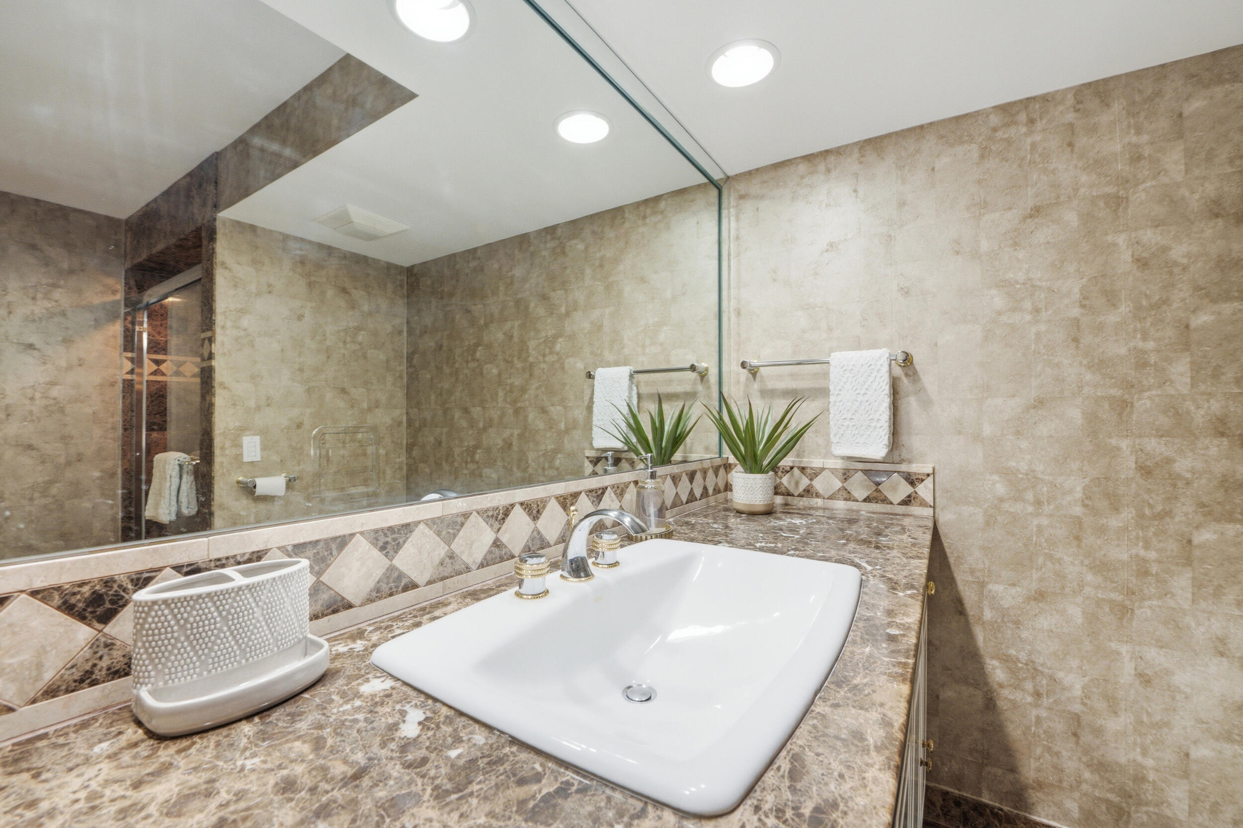 THIRTY TWO HUNDRED CONDO - Residential Lease
