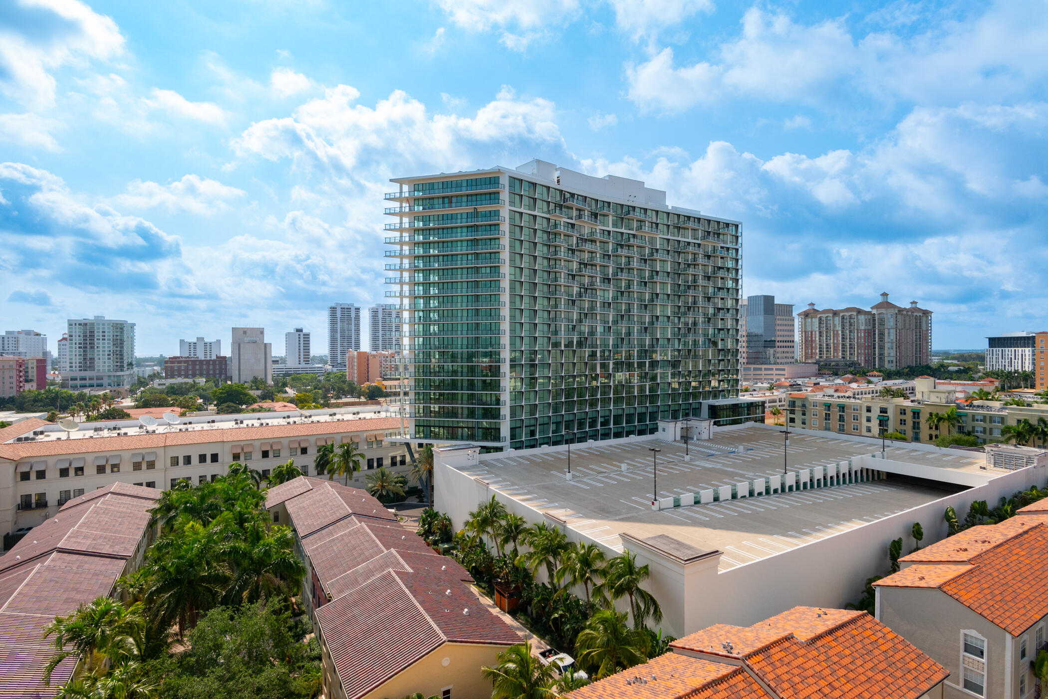 METROPOLITAN CONDO - Residential
