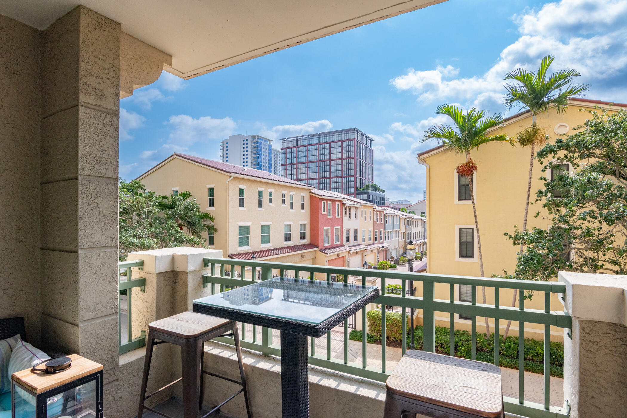 METROPOLITAN CONDO - Residential