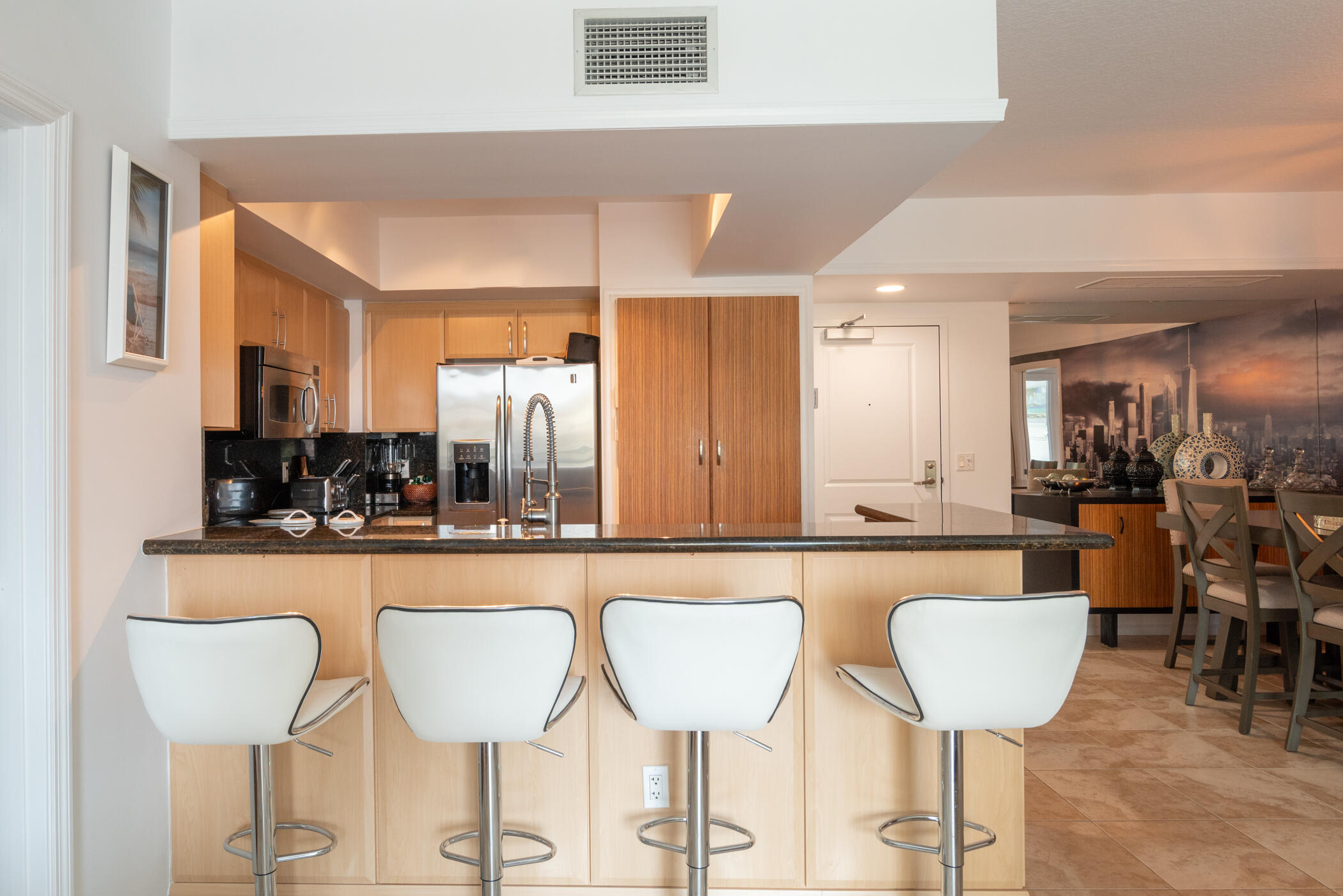 METROPOLITAN CONDO - Residential