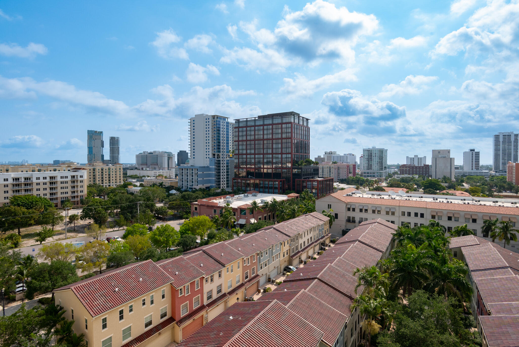 METROPOLITAN CONDO - Residential