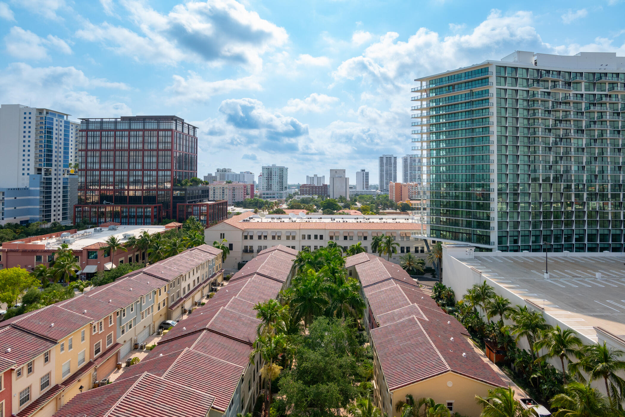 METROPOLITAN CONDO - Residential