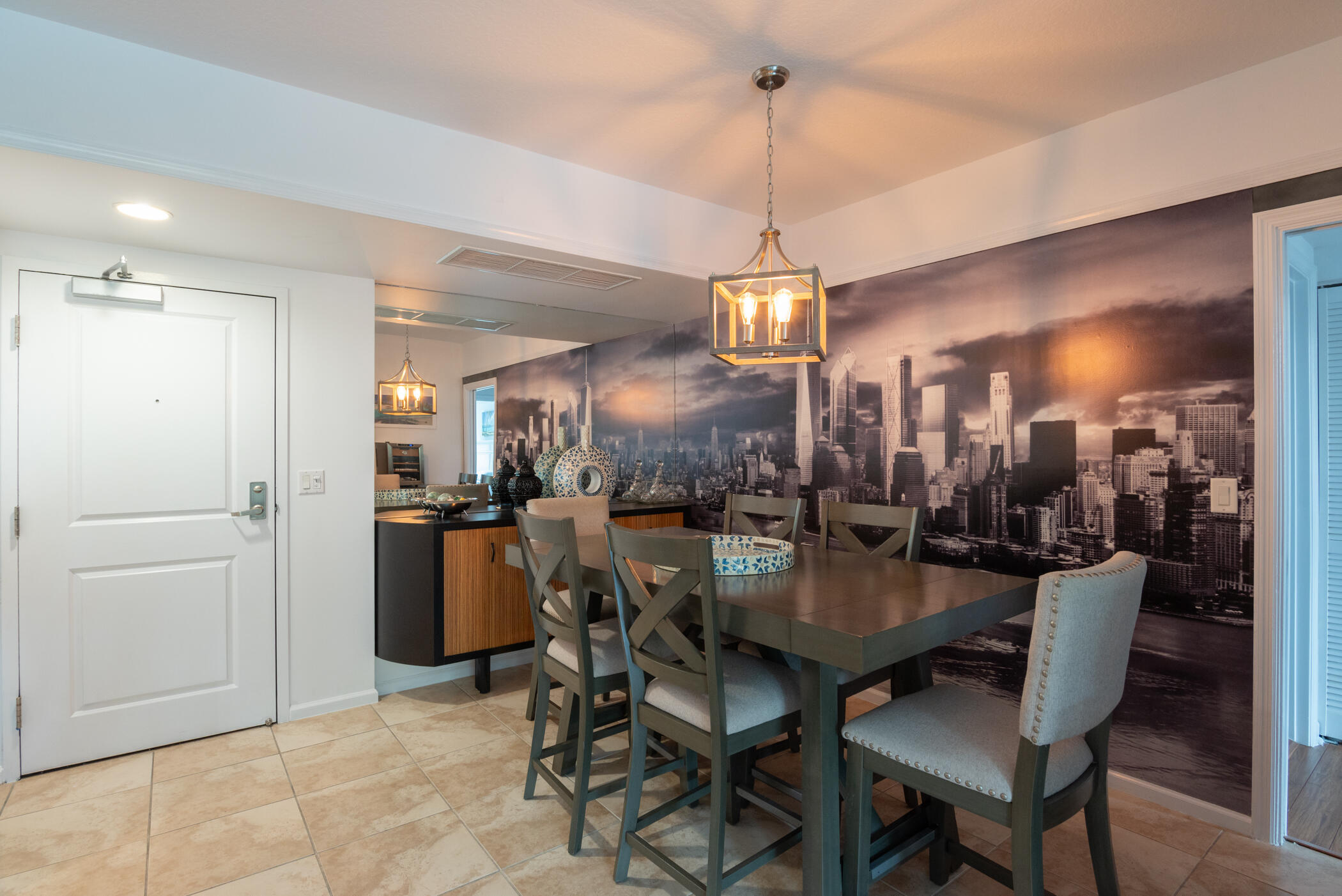 METROPOLITAN CONDO - Residential