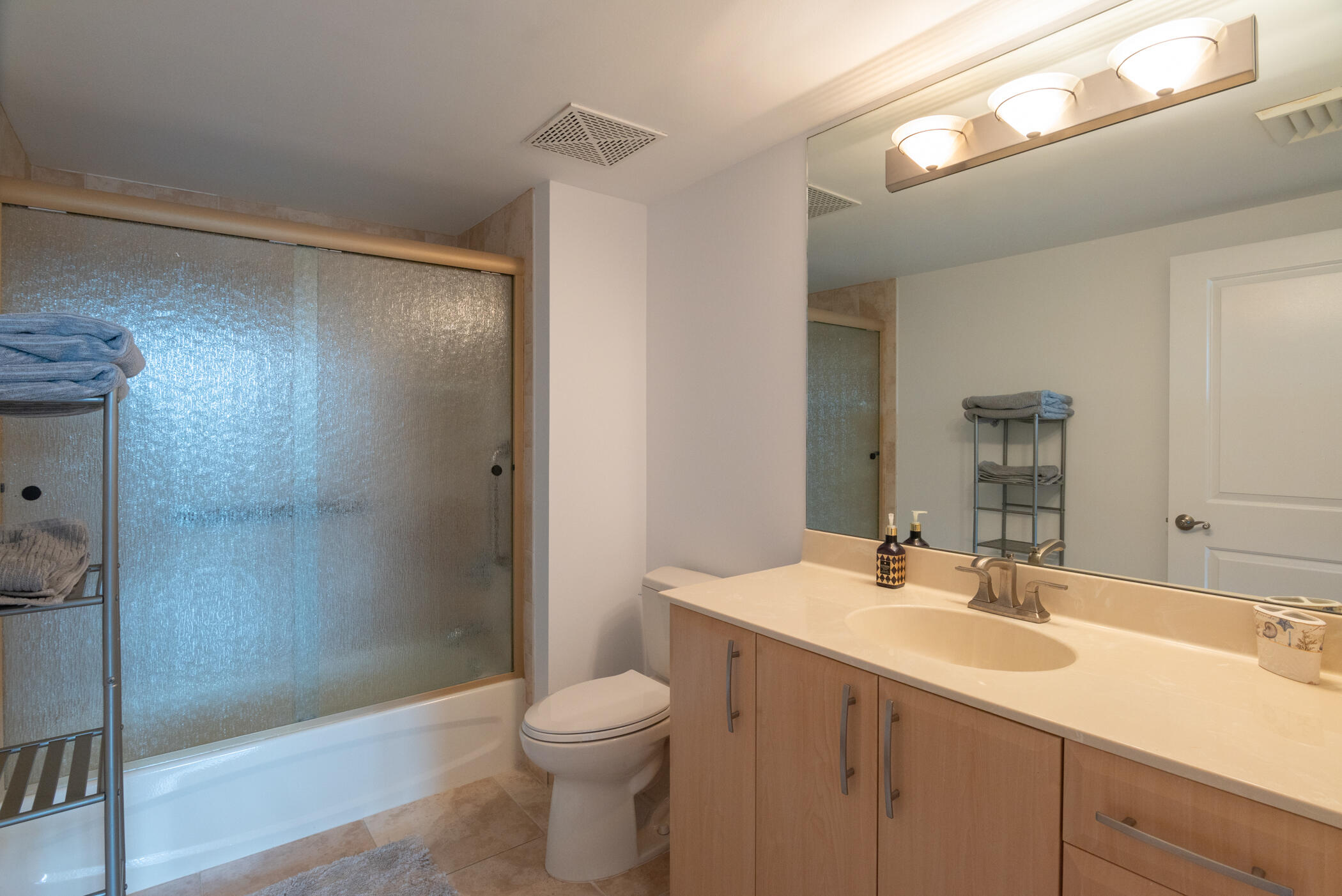METROPOLITAN CONDO - Residential