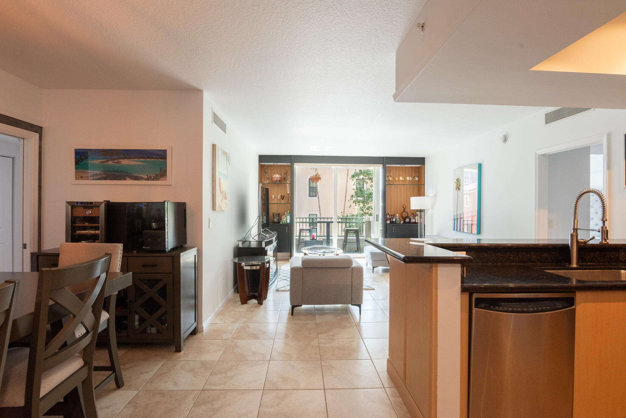METROPOLITAN CONDO - Residential