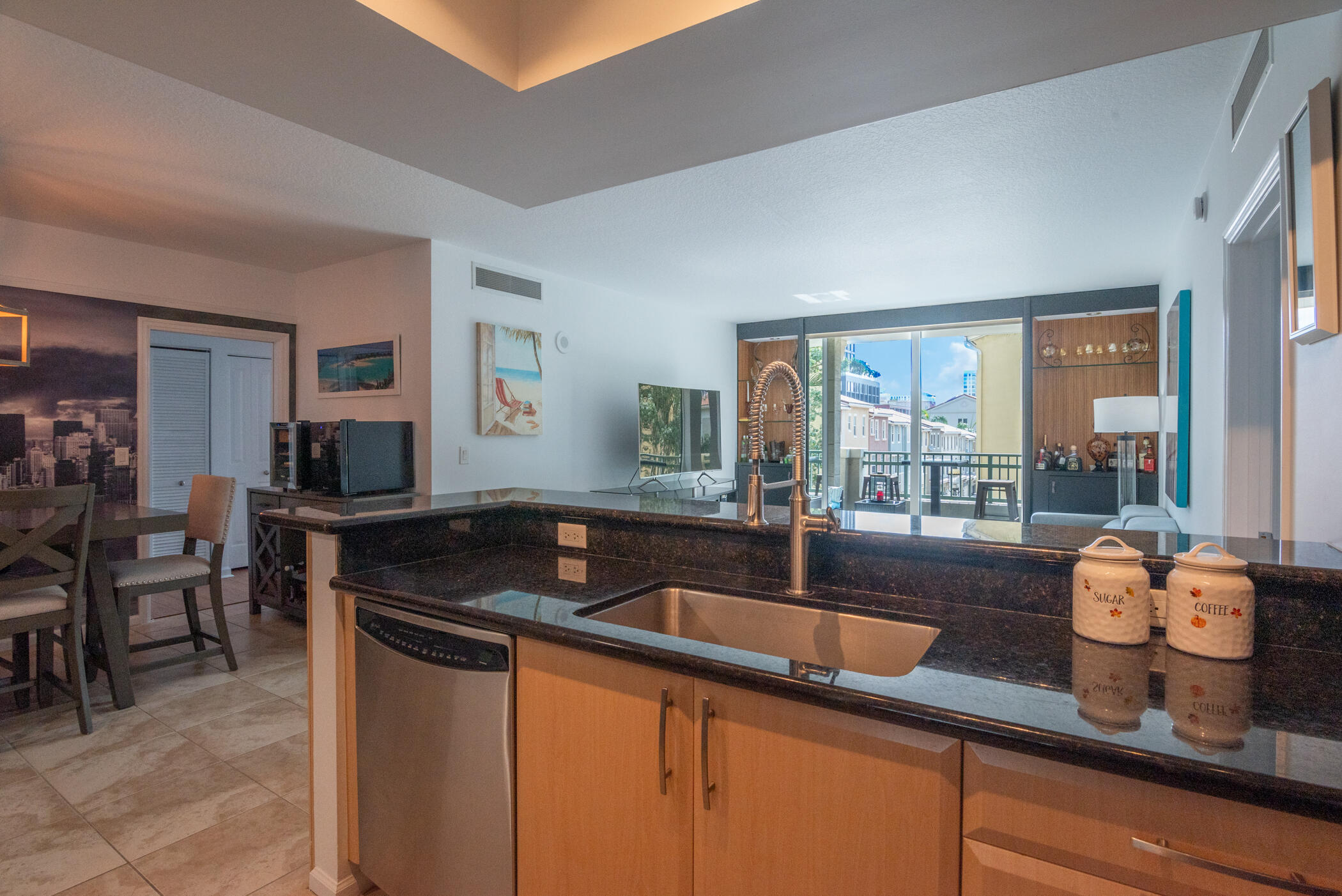METROPOLITAN CONDO - Residential