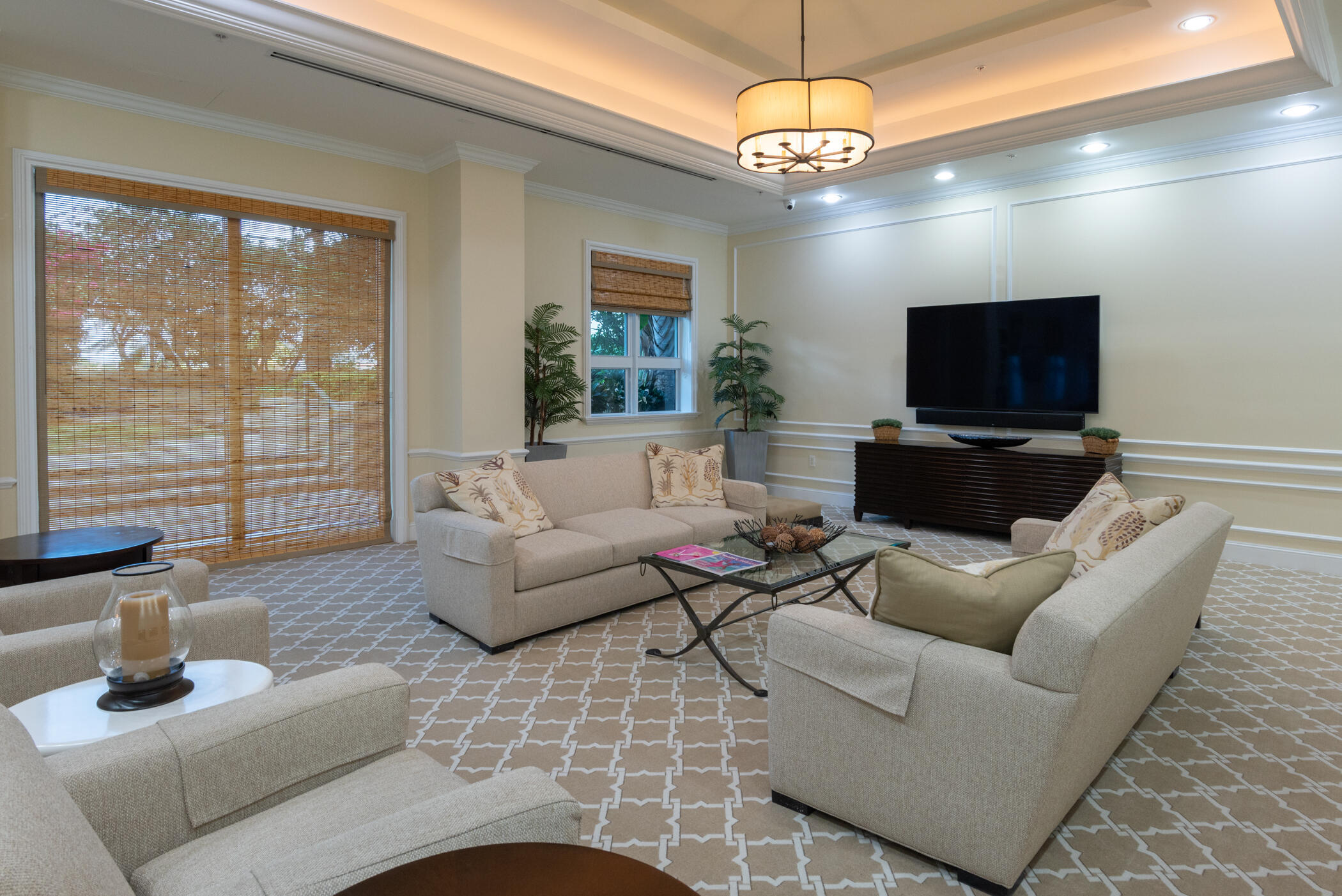 METROPOLITAN CONDO - Residential