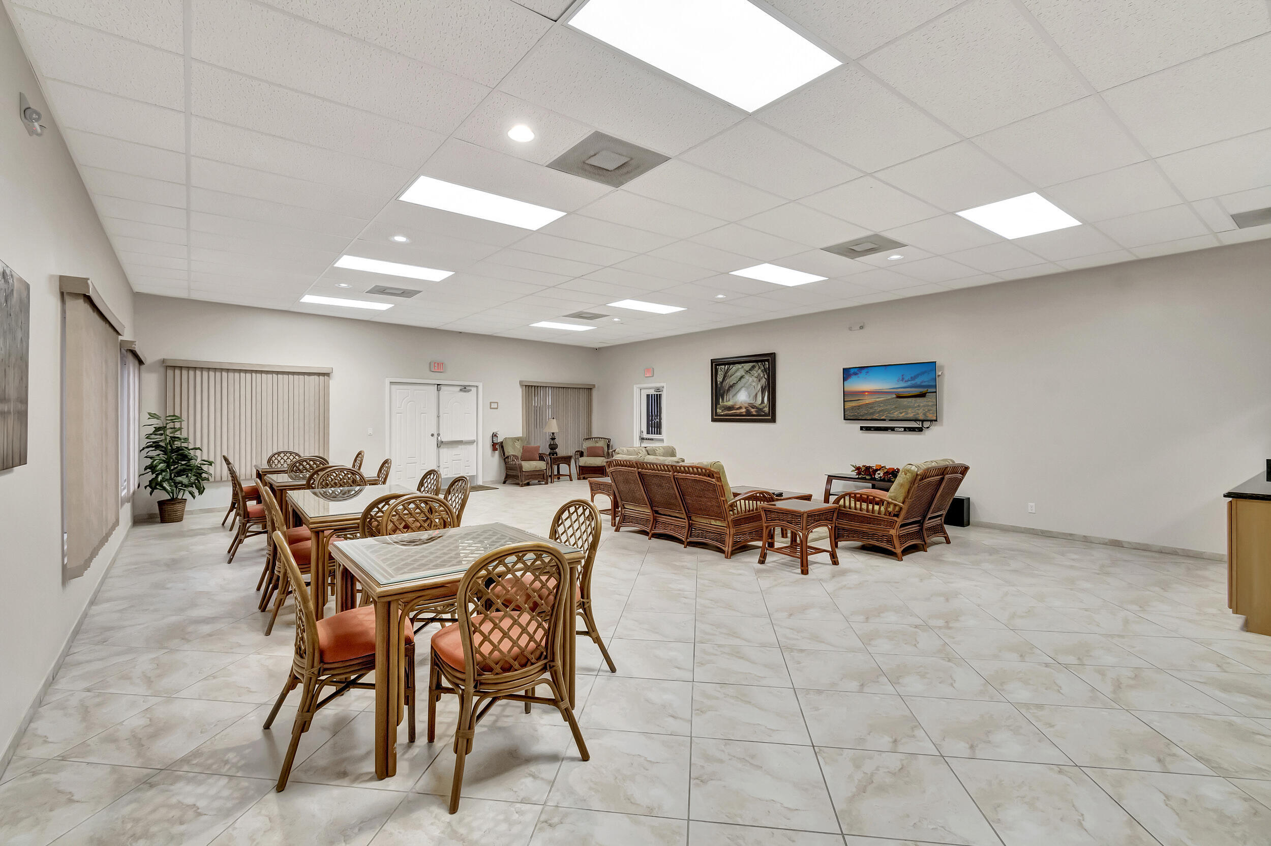 PARADISE HARBOUR CONDO - Residential