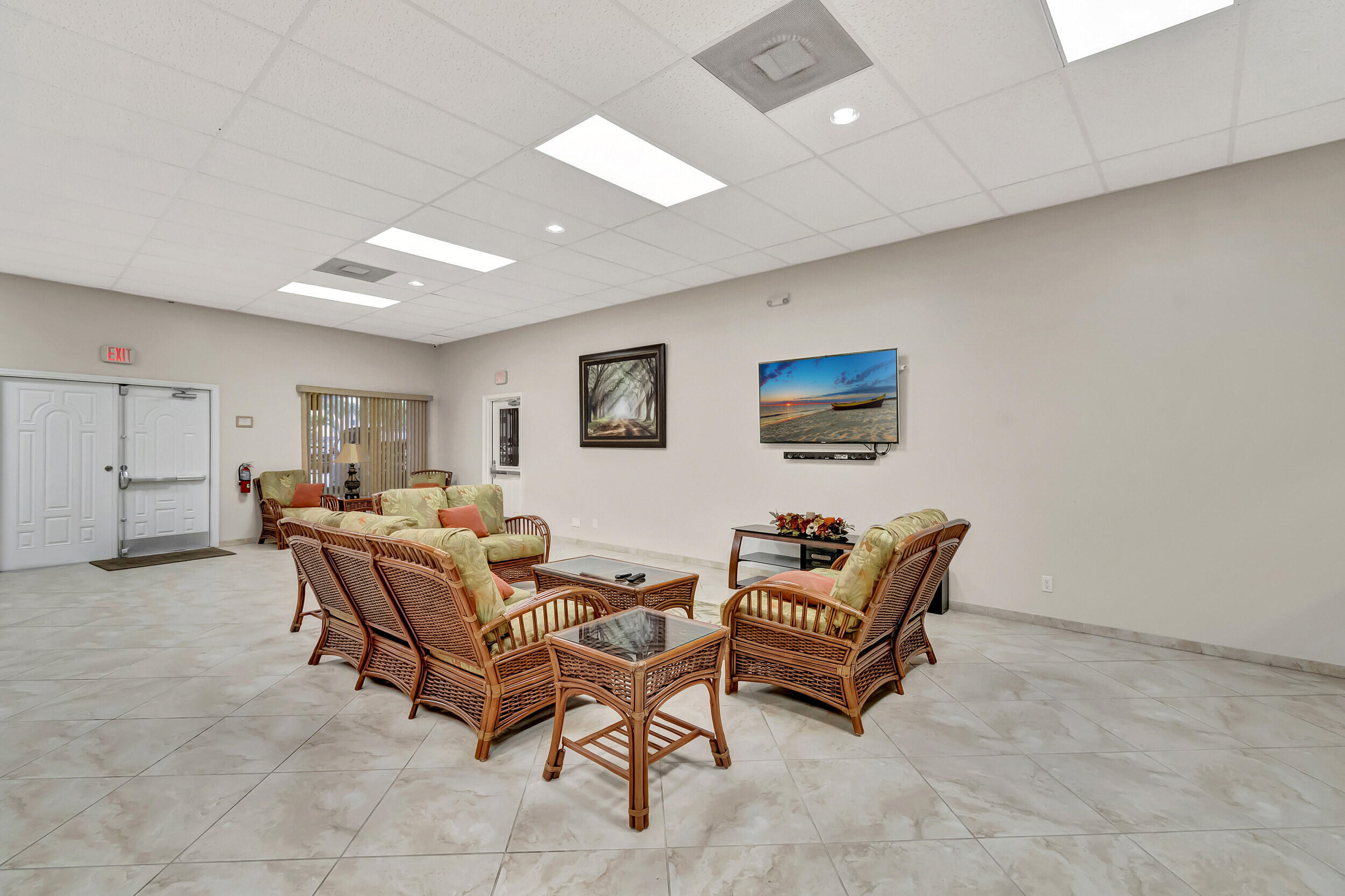 PARADISE HARBOUR CONDO - Residential