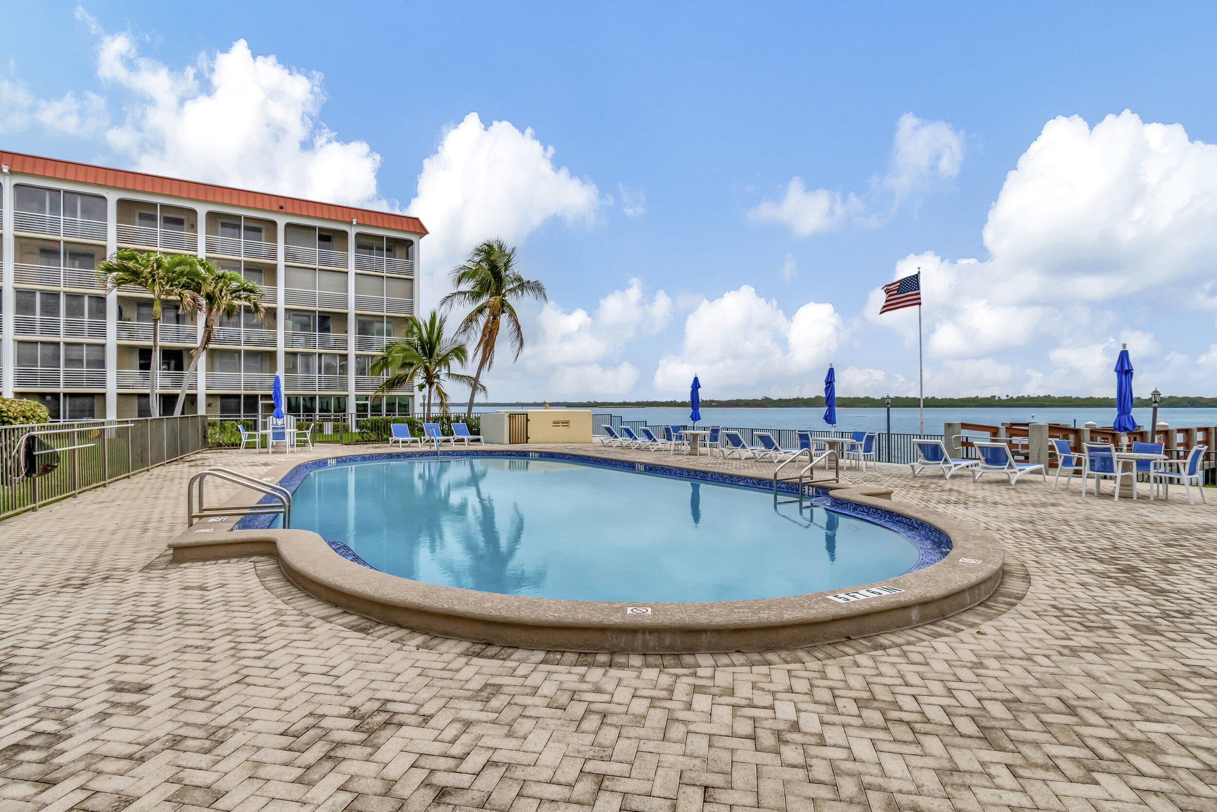 PARADISE HARBOUR CONDO - Residential
