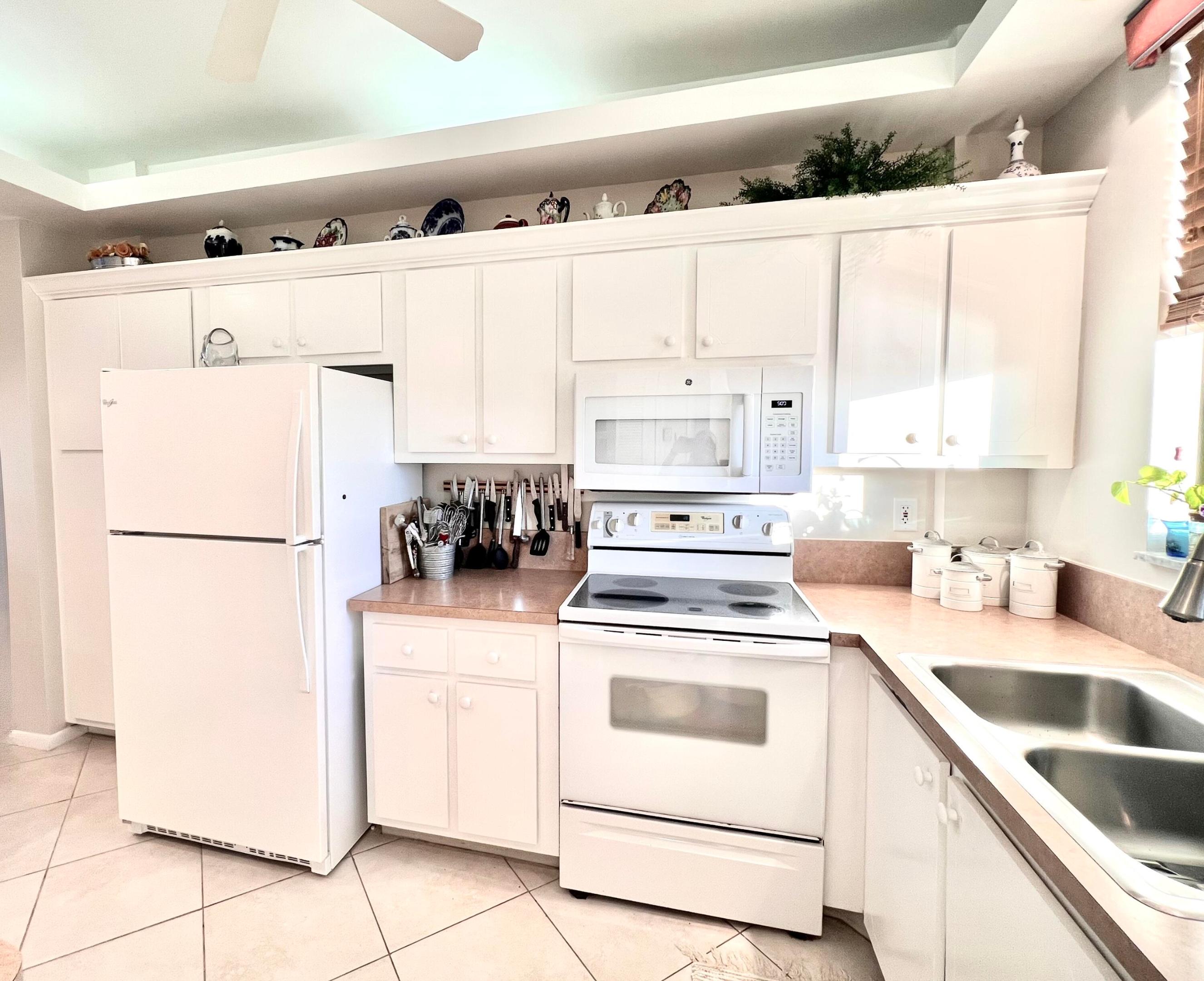 PARADISE HARBOUR CONDO - Residential