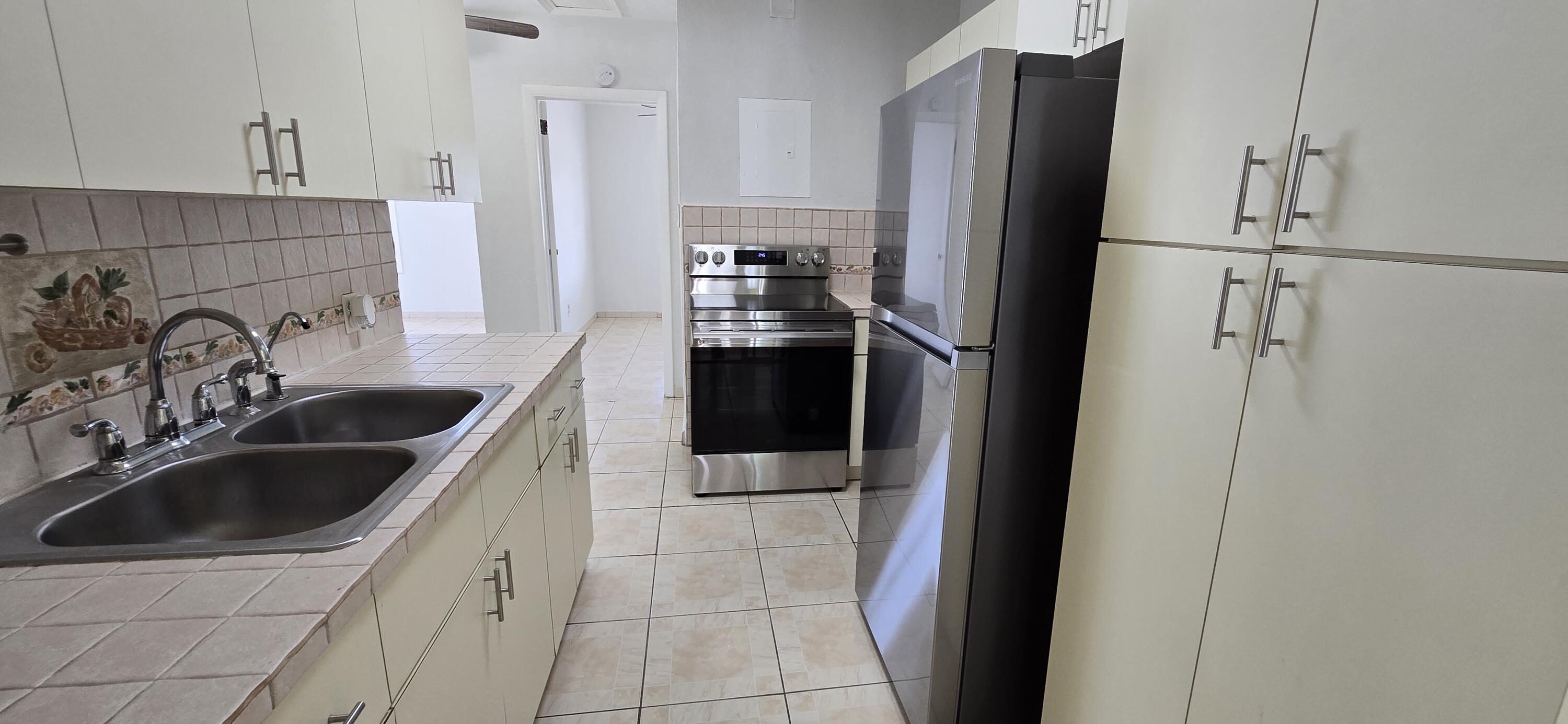 DE CARLO SUB - Residential Lease