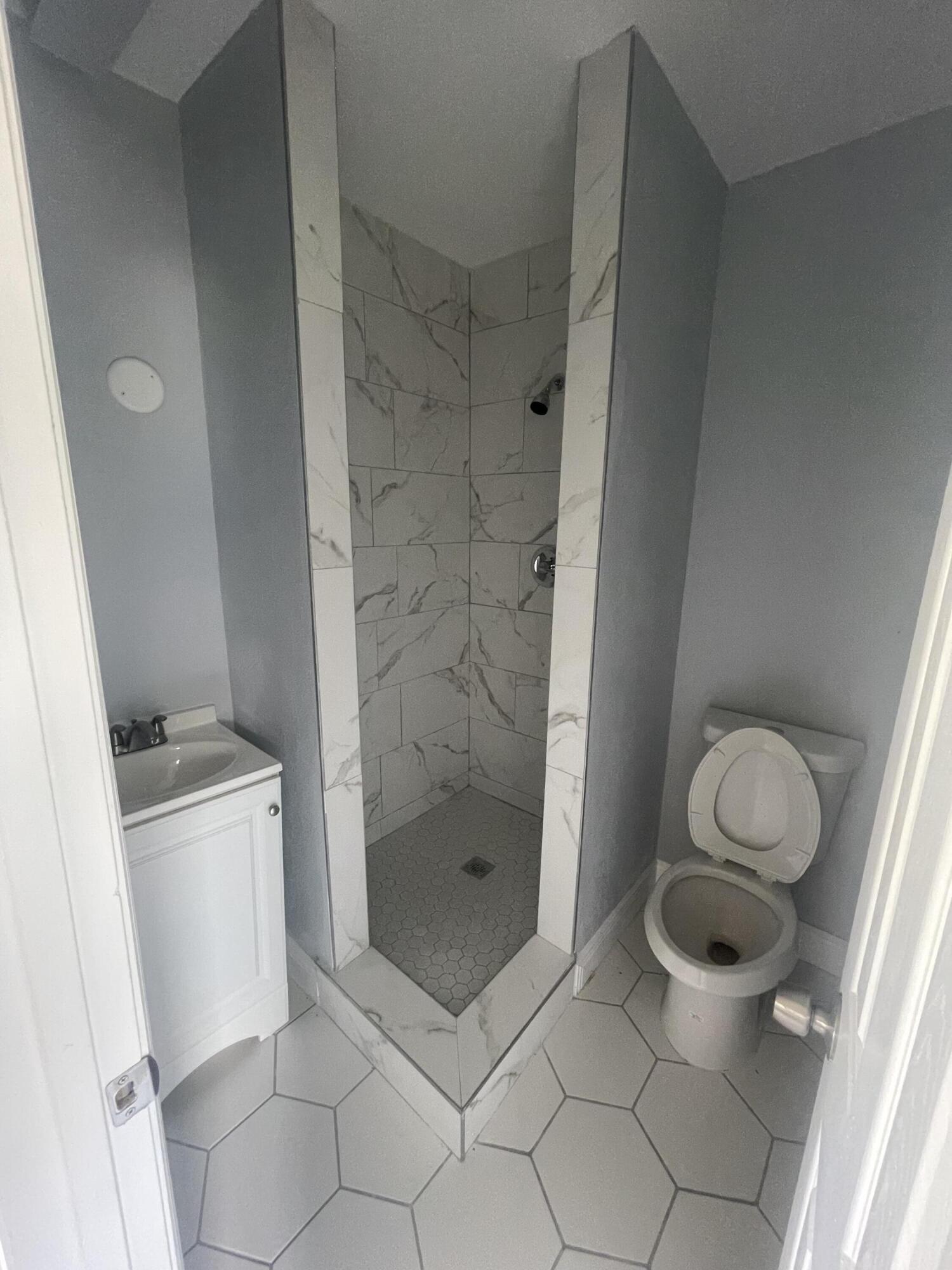 LINCOLN PARK NO 2 - Residential Lease