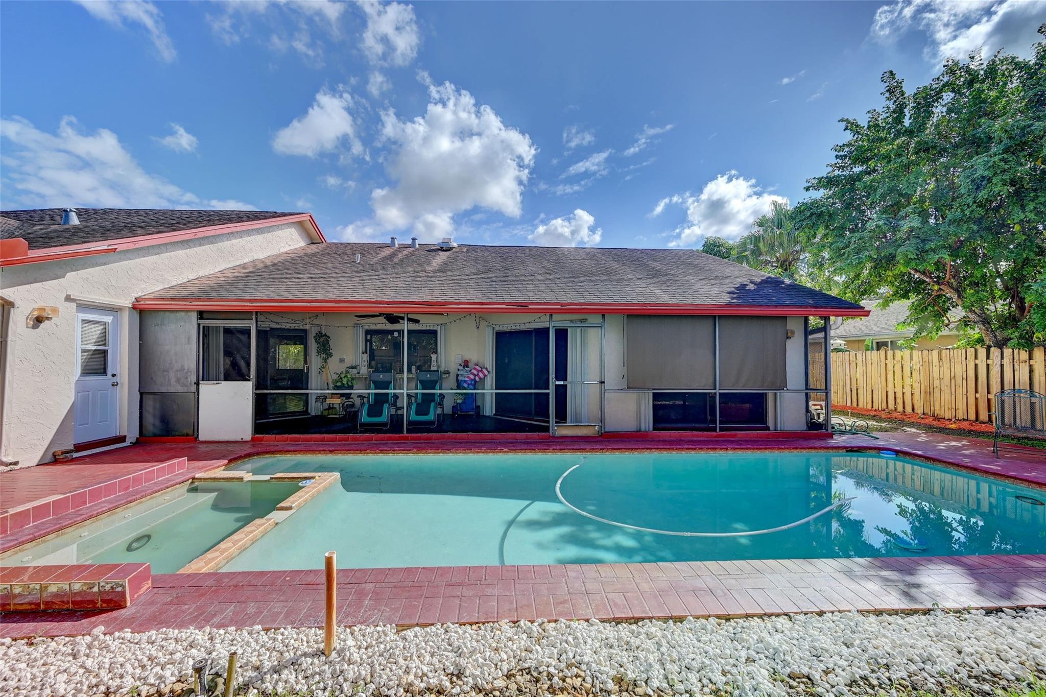 MARCANO ESTATES - Residential
