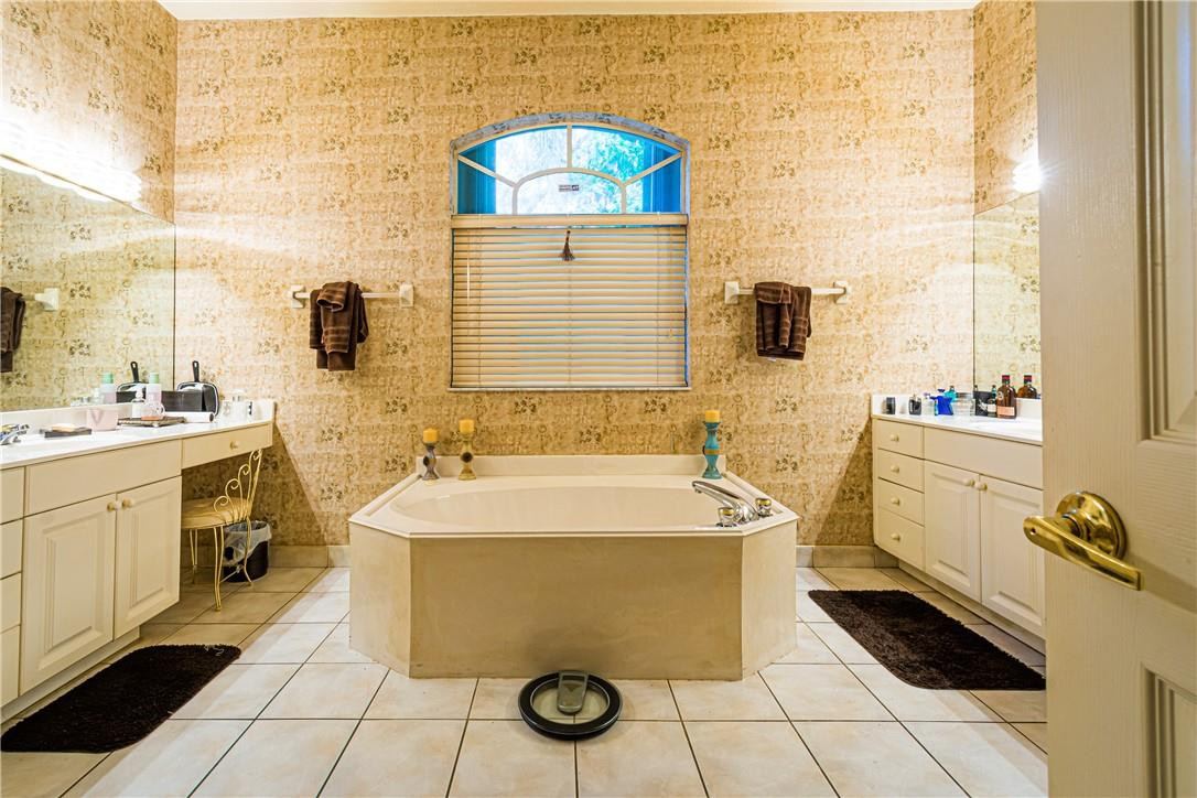 Countrys Point 119-29 B - Residential