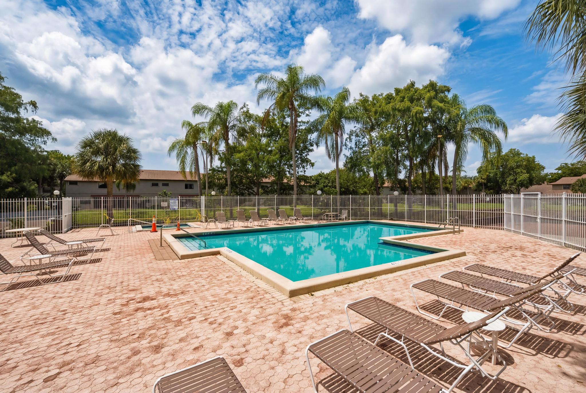 VINEYARDS OF PLANTATION CONDO - Residential