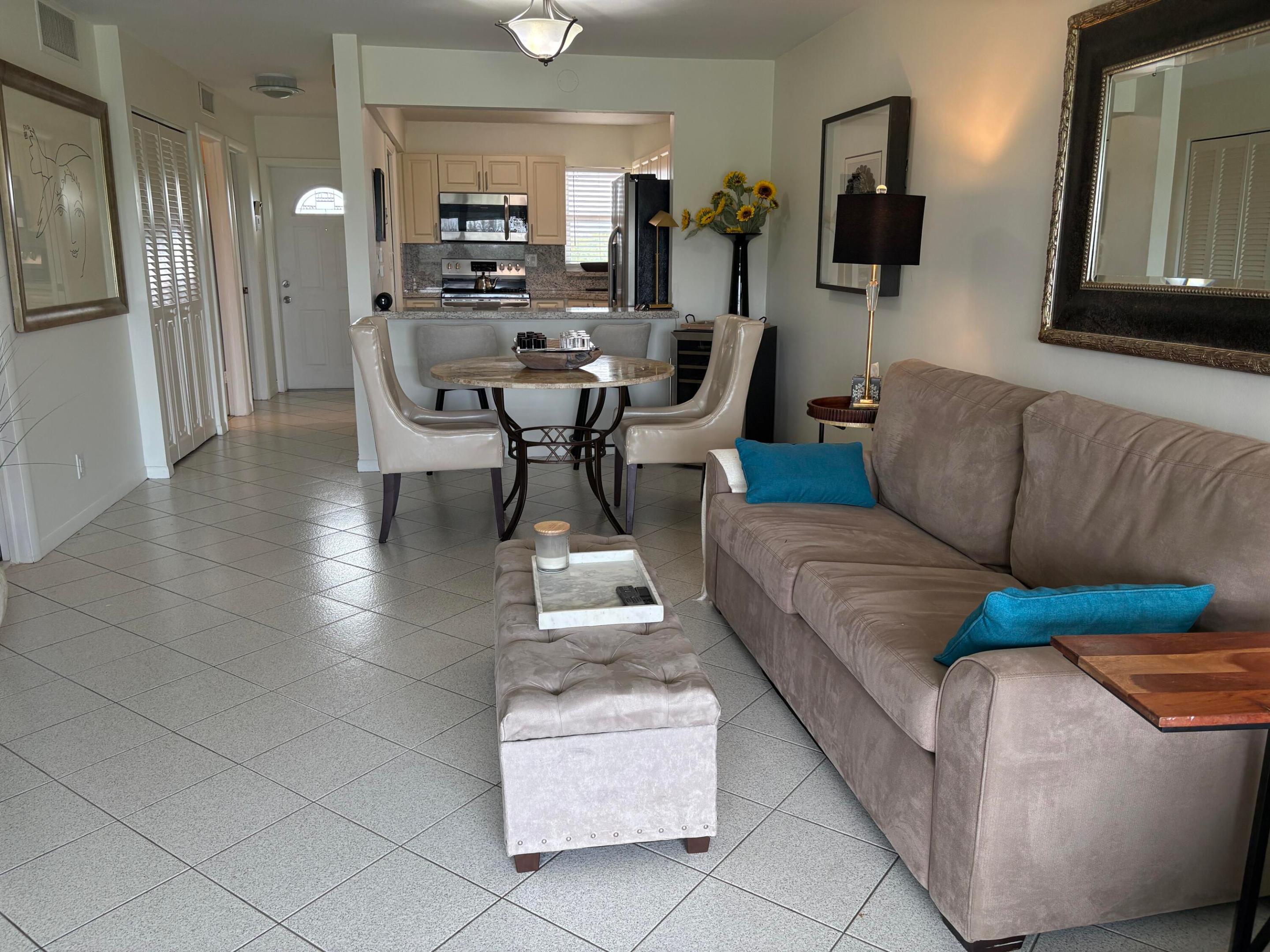 HOLLYBROOK GOLF AND - Residential Lease