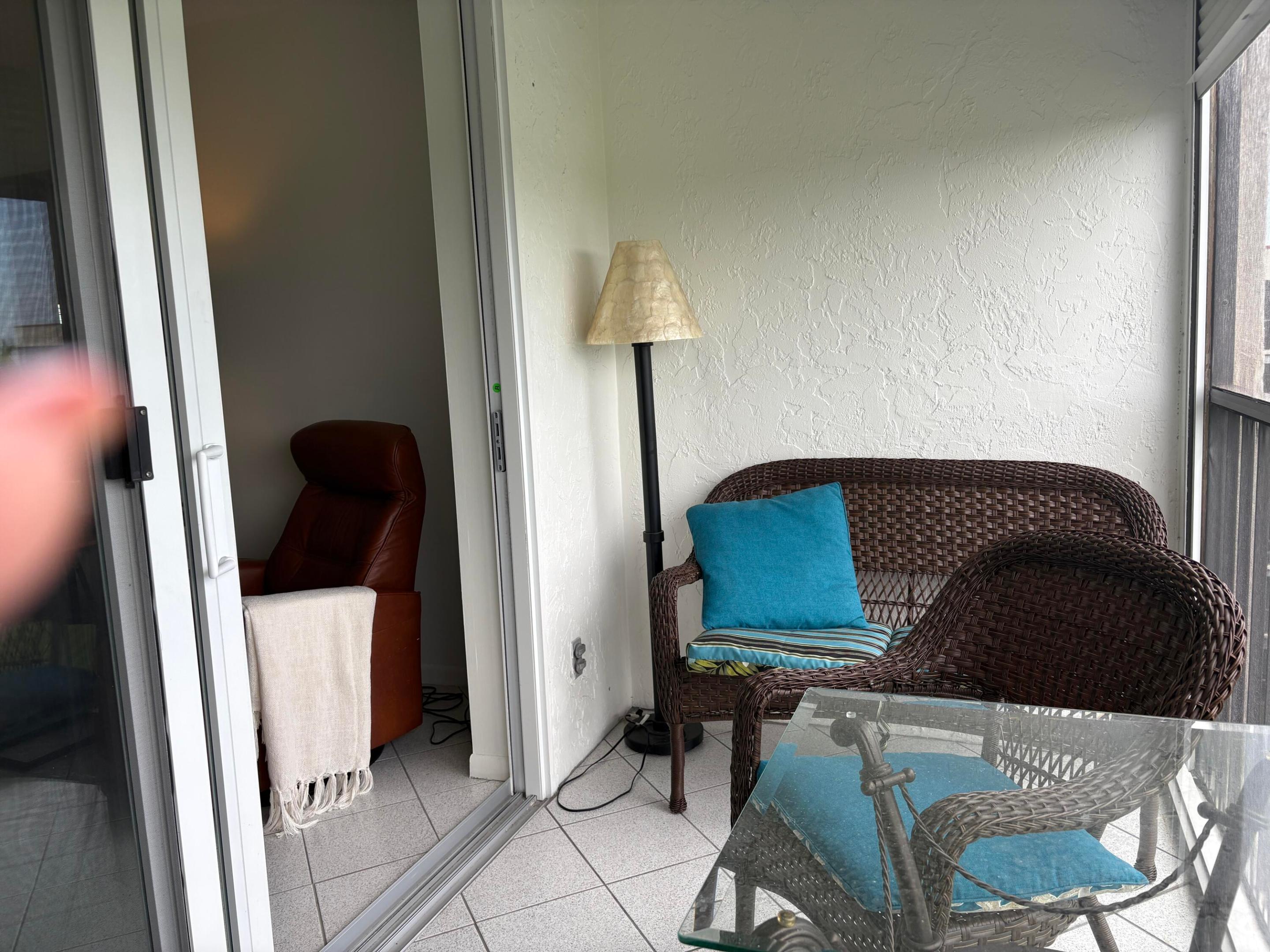 HOLLYBROOK GOLF AND - Residential Lease