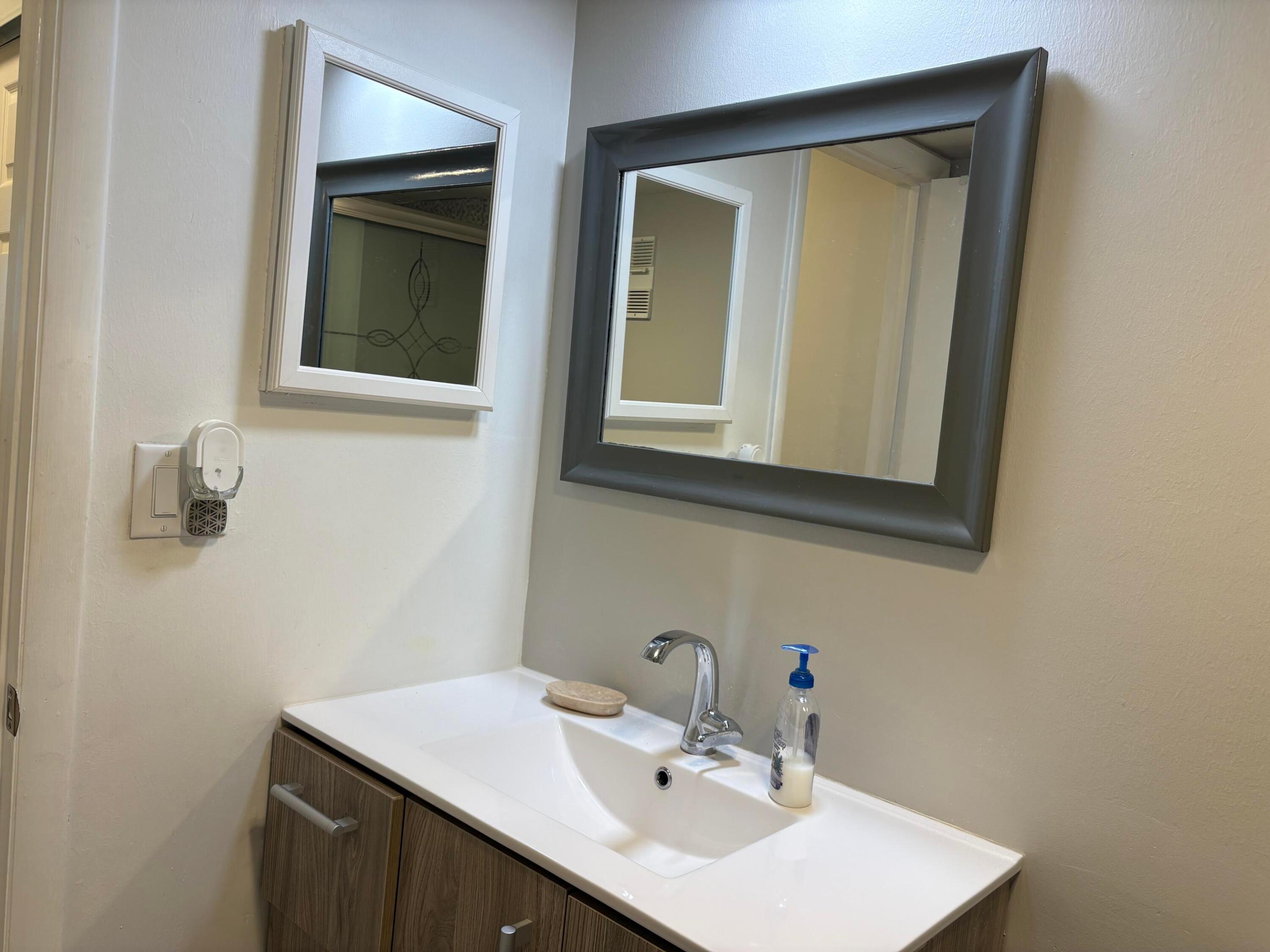 HOLLYBROOK GOLF AND - Residential Lease