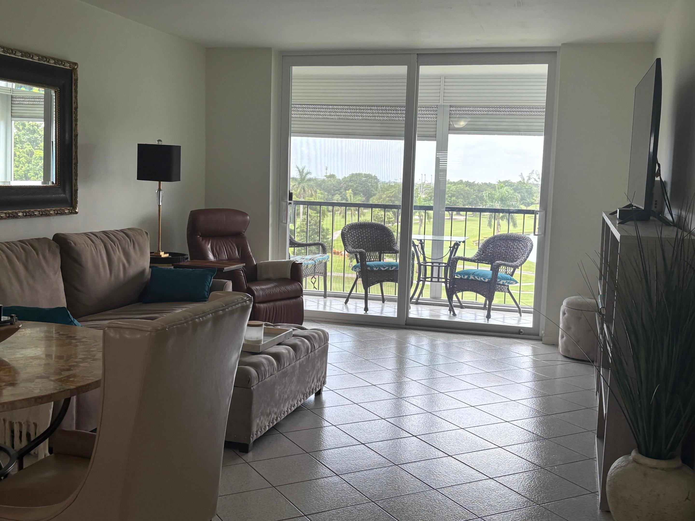 HOLLYBROOK GOLF AND - Residential Lease