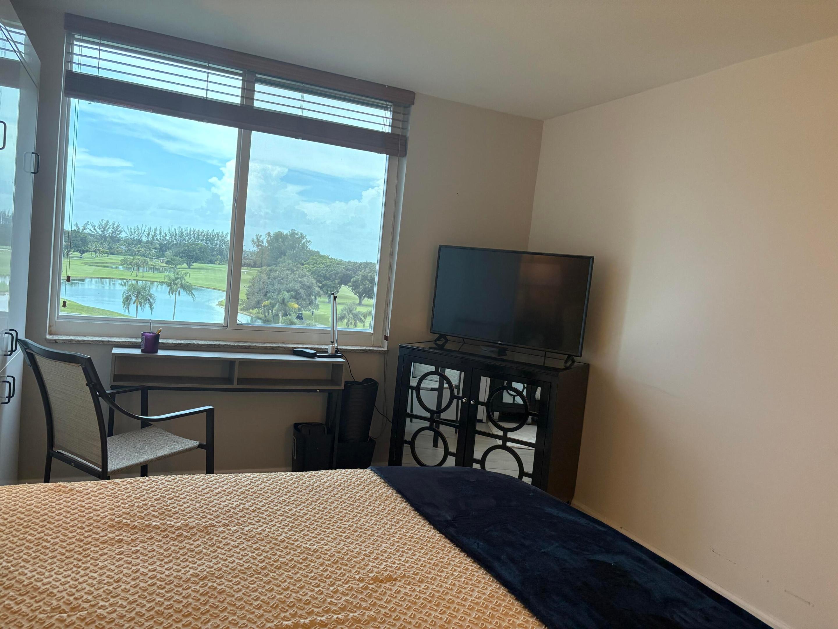 HOLLYBROOK GOLF AND - Residential Lease