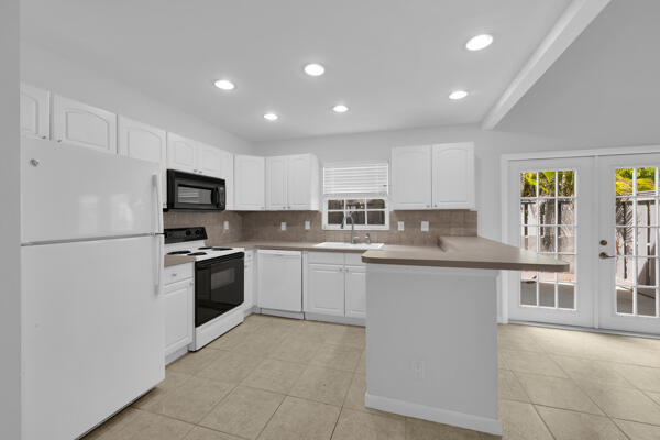 CYPRESS VILLAS - Residential