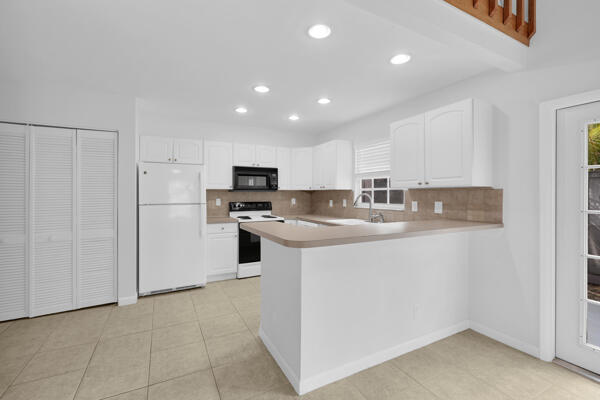 CYPRESS VILLAS - Residential