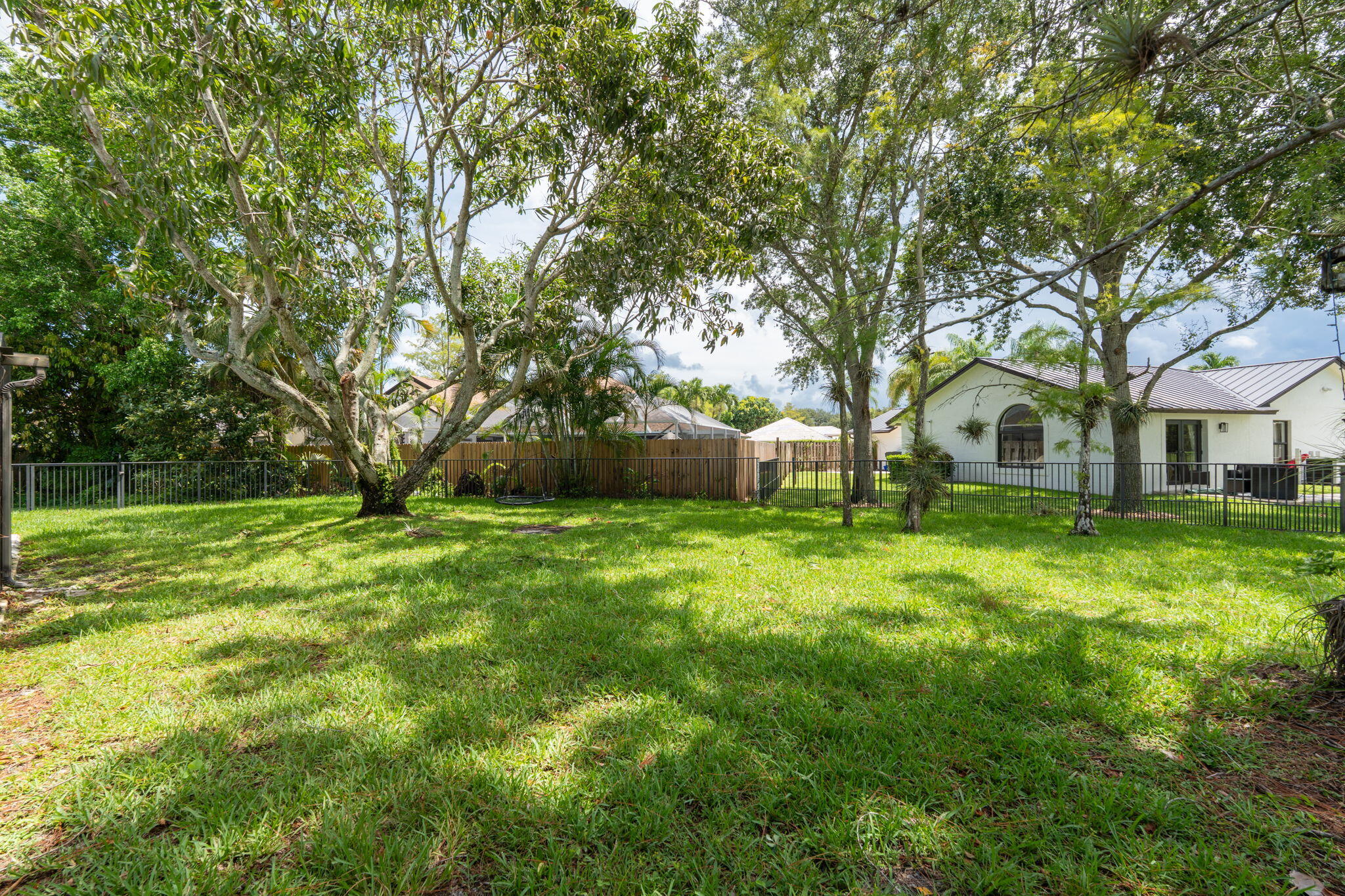 GREENVIEW SHORES 2 OF WELLINGTON - Residential