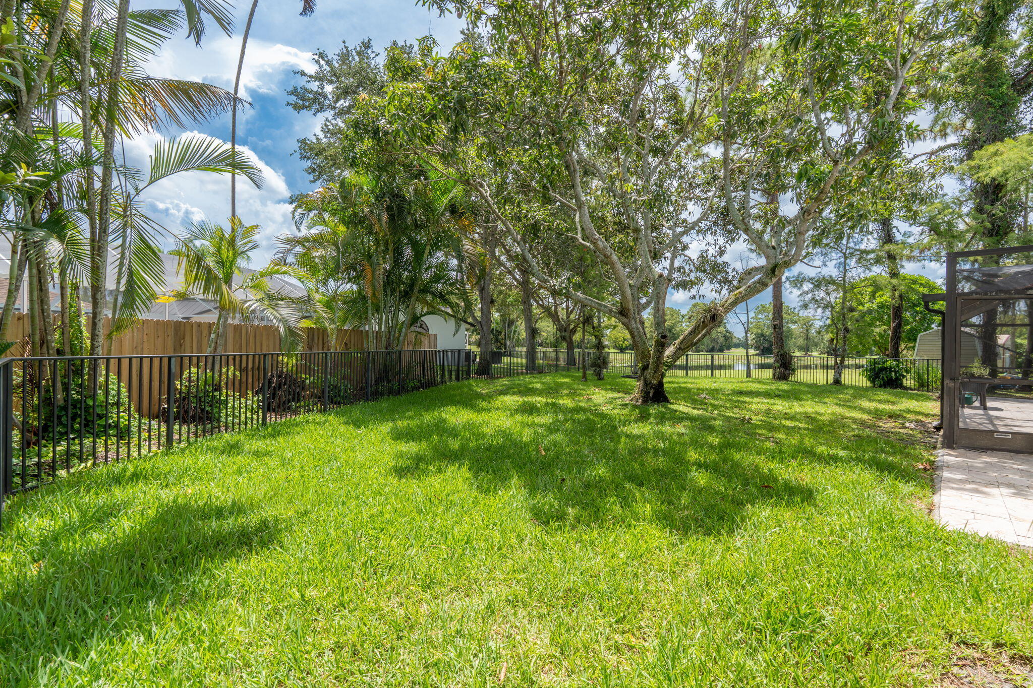 GREENVIEW SHORES 2 OF WELLINGTON - Residential