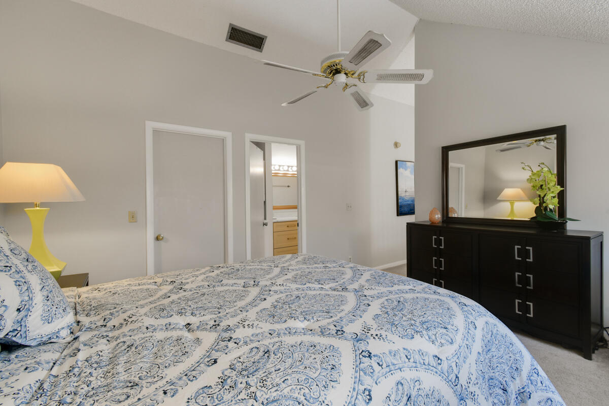 POOLSIDE VILLAS AT THE RACQUET CLUB CONDO FILE - Residential Lease