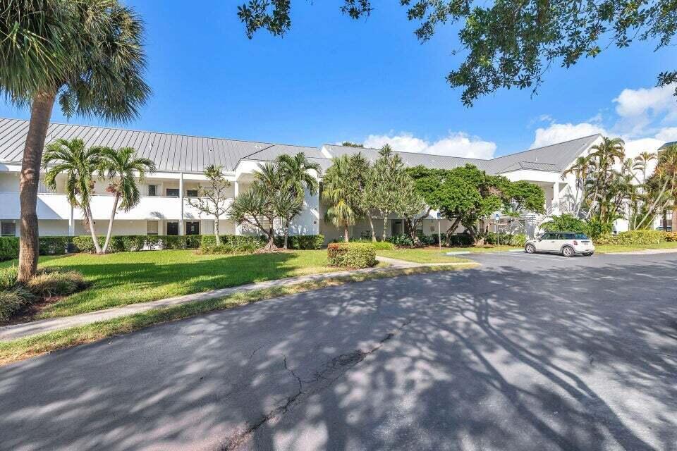 POOLSIDE VILLAS AT THE RACQUET CLUB CONDO FILE - Residential Lease